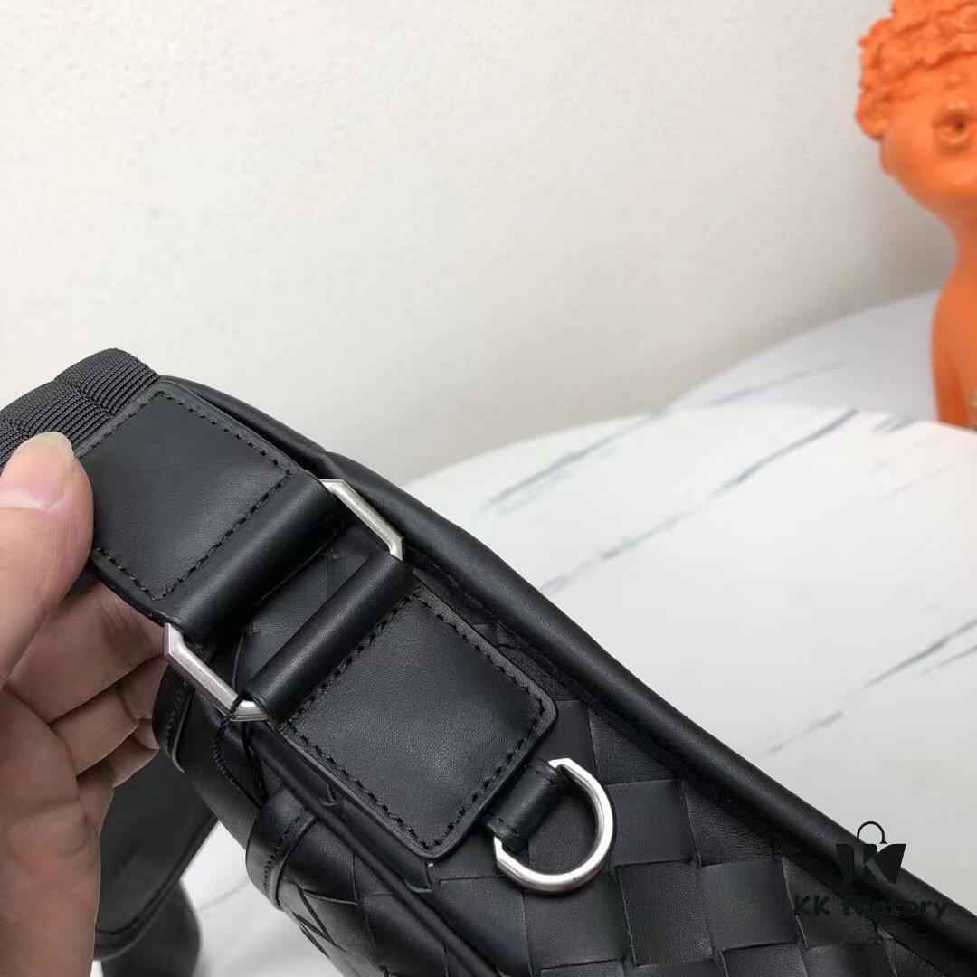 BV Woven Messenger Bag 🌿 New Hot Item