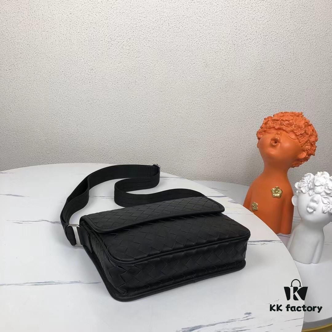 BV Woven Messenger Bag 🌿 New Hot Item