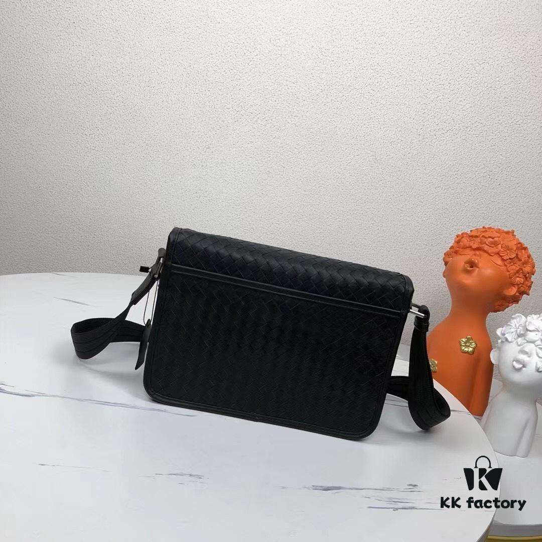 BV Woven Messenger Bag 🌿 New Arrival Bestseller