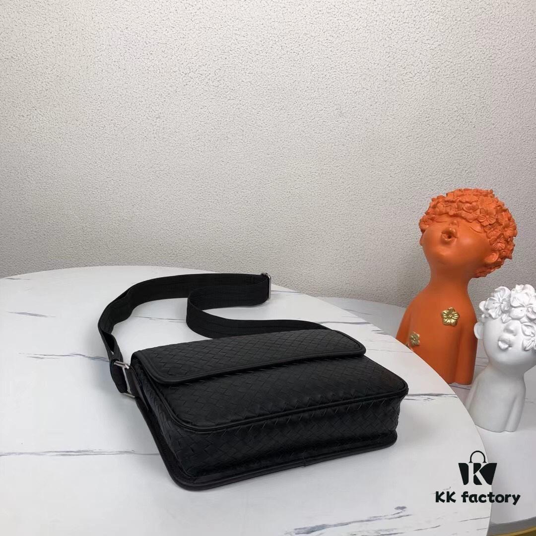 BV Woven Messenger Bag 🌿 New Arrival Bestseller