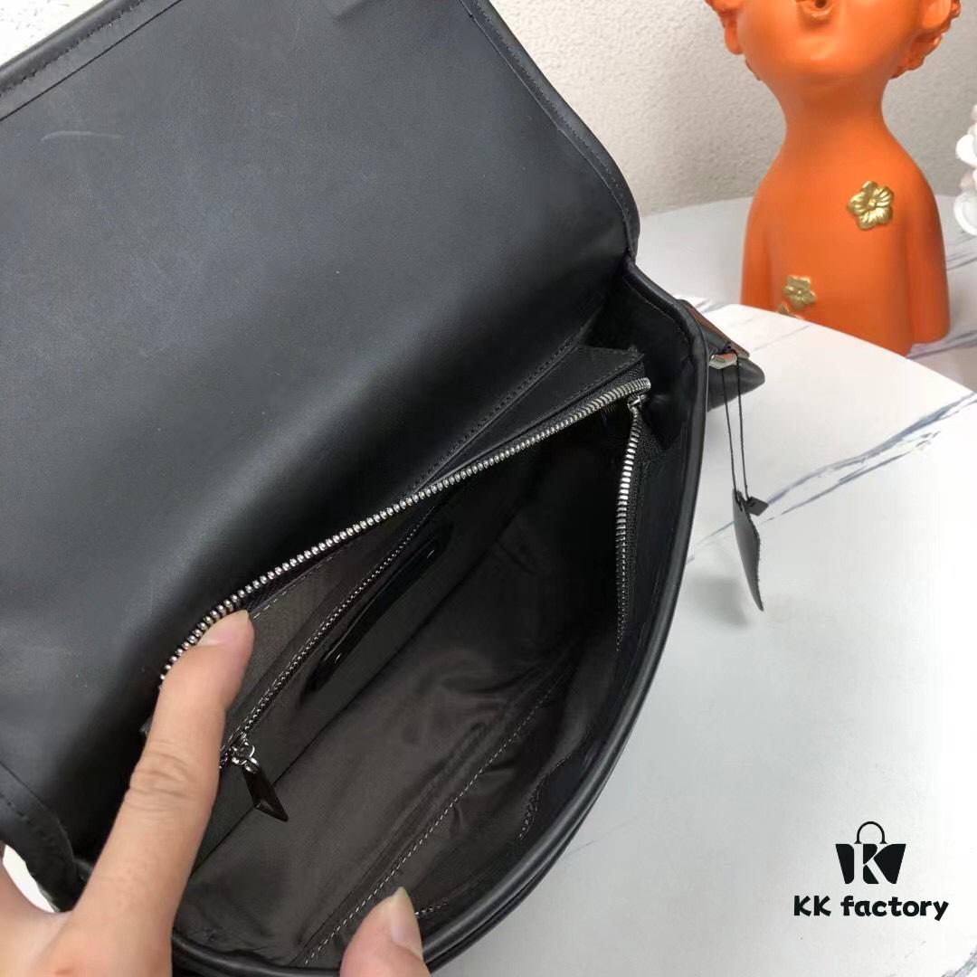 BV Woven Messenger Bag 🌿 New Hot Item