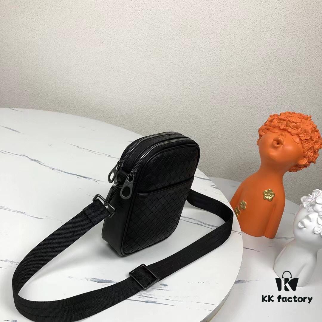 BV Top Official Website Bestseller Minimalist and Elegant Men's Small Shoulder Bag / Phone Pouch, Original Order Production, Fashionable and Casual, Exudes a Sophisticated Look While Highlighting Practicality and Perfection, Designed by European Masters, Premium Quality, Stylish and Novel