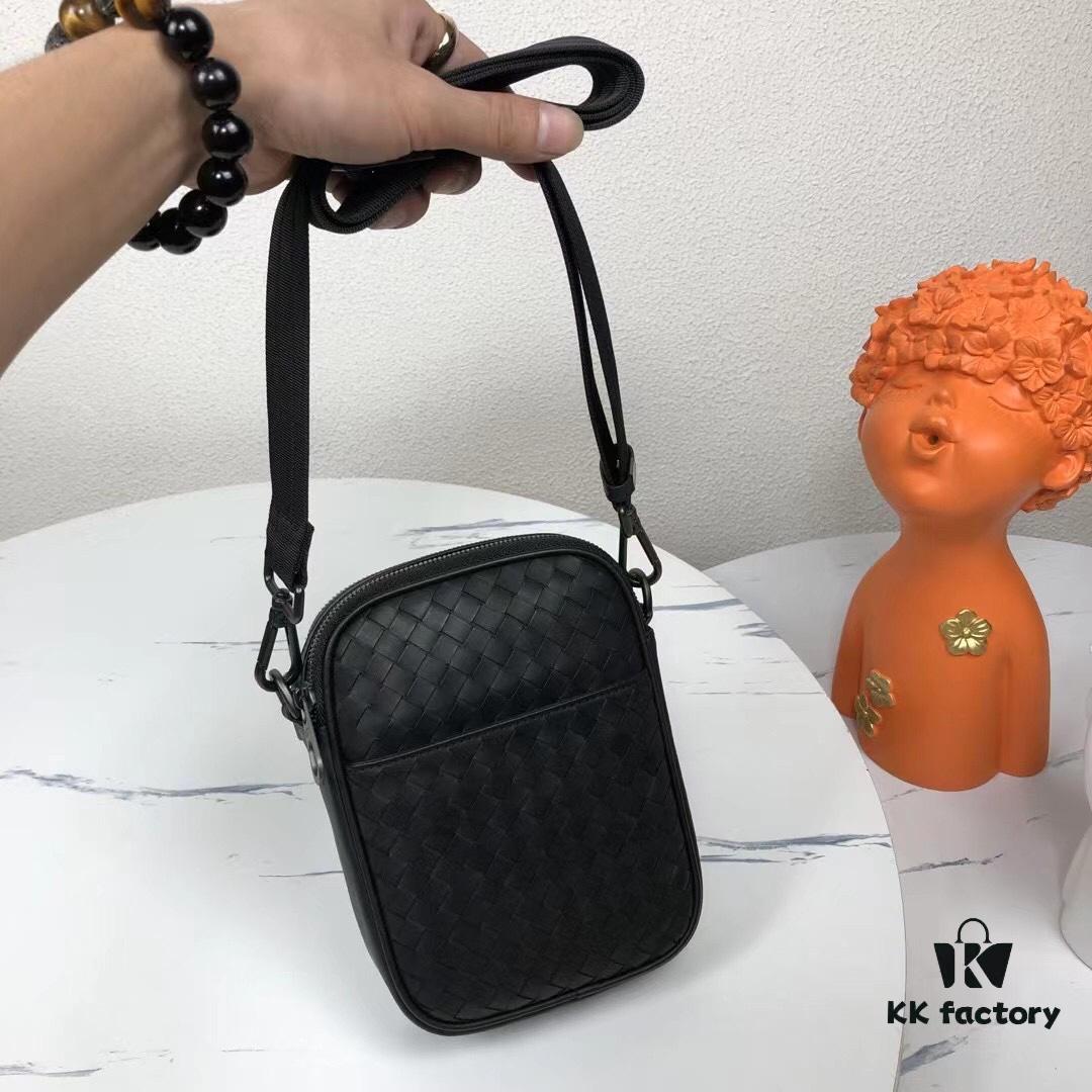 BV Top Official Website Bestseller Minimalist and Elegant Men's Small Shoulder Bag / Phone Pouch, Original Order Production, Fashionable and Casual, Exudes a Sophisticated Look While Highlighting Practicality and Perfection, Designed by European Masters, Premium Quality, Stylish and Novel