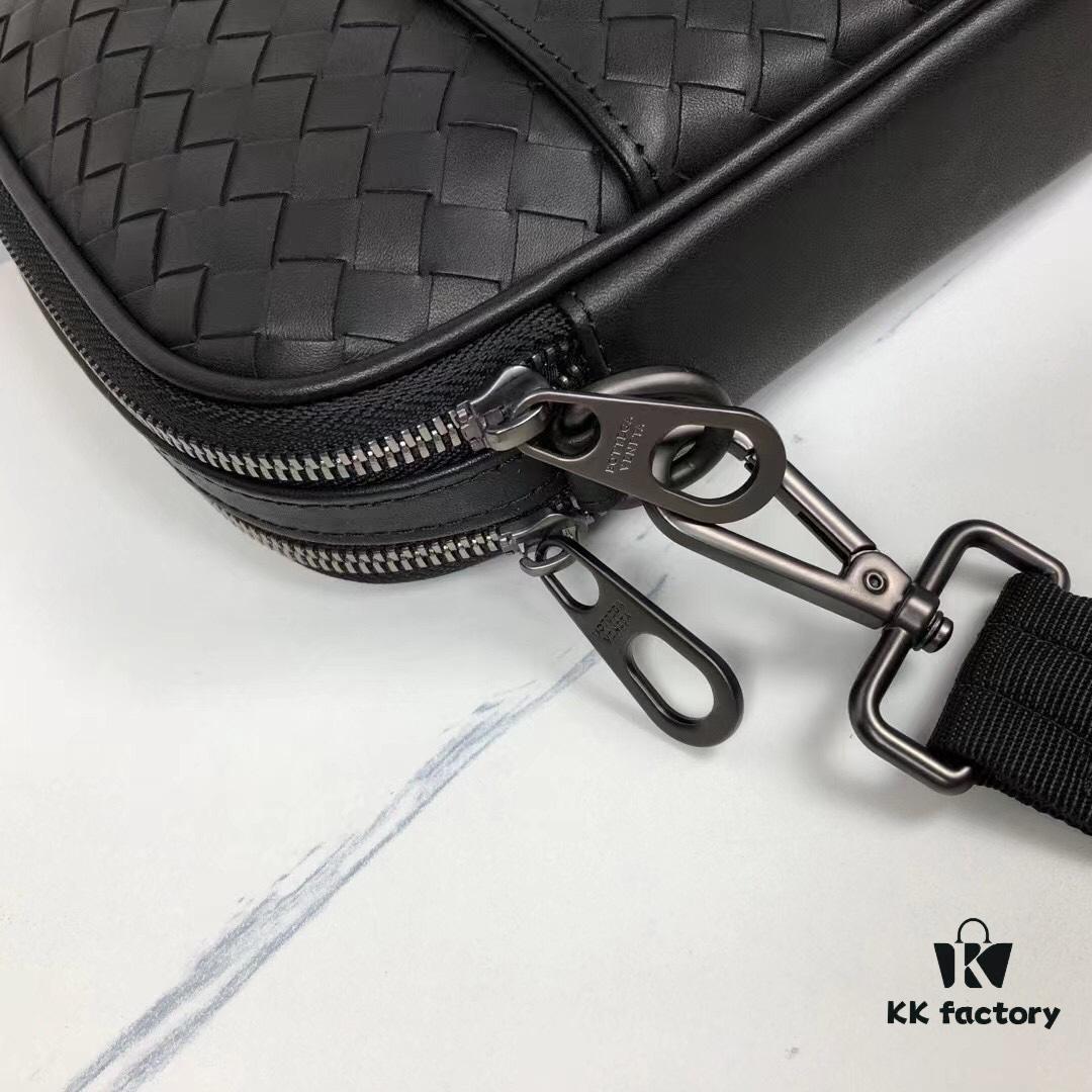 BV Top Official Website Bestseller Minimalist and Elegant Men's Small Shoulder Bag / Phone Pouch, Original Order Production, Fashionable and Casual, Exudes a Sophisticated Look While Highlighting Practicality and Perfection, Designed by European Masters, Premium Quality, Stylish and Novel