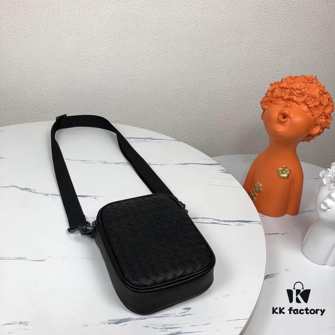 BV Top Official Website Bestseller Minimalist and Elegant Men's Small Shoulder Bag / Phone Pouch, Original Order Production, Fashionable and Casual, Exudes a Sophisticated Look While Highlighting Practicality and Perfection, Designed by European Masters, Premium Quality, Stylish and Novel