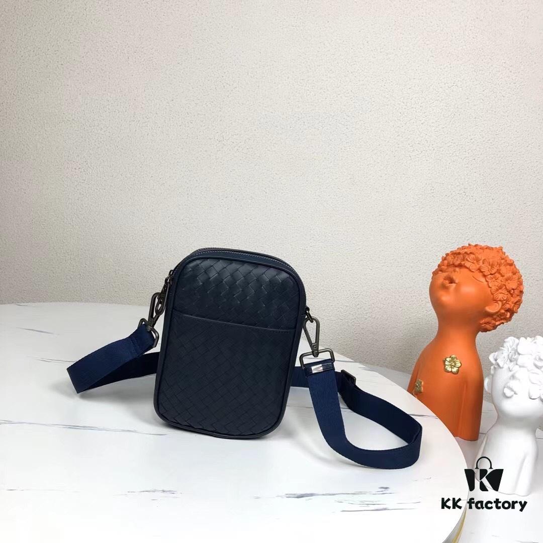 BV Top Official Website Bestseller Minimalist and Elegant Men's Small Crossbody Bag / Phone Pouch, Original Order Production, Fashionable and Casual, Exudes a Refined Look While Highlighting Practicality and Perfect Craftsmanship, Designed by European and American Masters, Premium Quality, Stylish and Novel