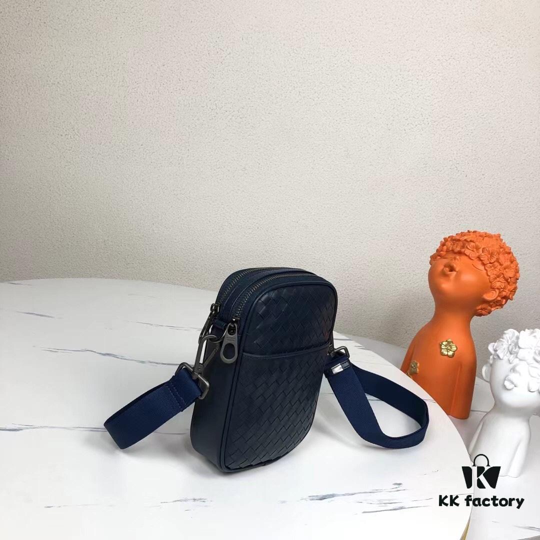 BV Top Official Website Bestseller Minimalist and Elegant Men's Small Crossbody Bag / Phone Pouch, Original Order Production, Fashionable and Casual, Exudes a Refined Look While Highlighting Practicality and Perfect Craftsmanship, Designed by European and American Masters, Premium Quality, Stylish and Novel