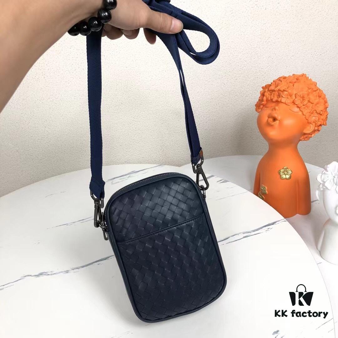 BV Top Official Website Bestseller Minimalist and Elegant Men's Small Crossbody Bag / Phone Pouch, Original Order Production, Fashionable and Casual, Exudes a Refined Look While Highlighting Practicality and Perfect Craftsmanship, Designed by European and American Masters, Premium Quality, Stylish and Novel