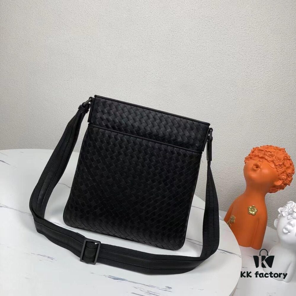 Bv😎 Classic Men's Crossbody Bag, Simple and Stylish Design, Handcrafted with Imported Waxed Cowhide