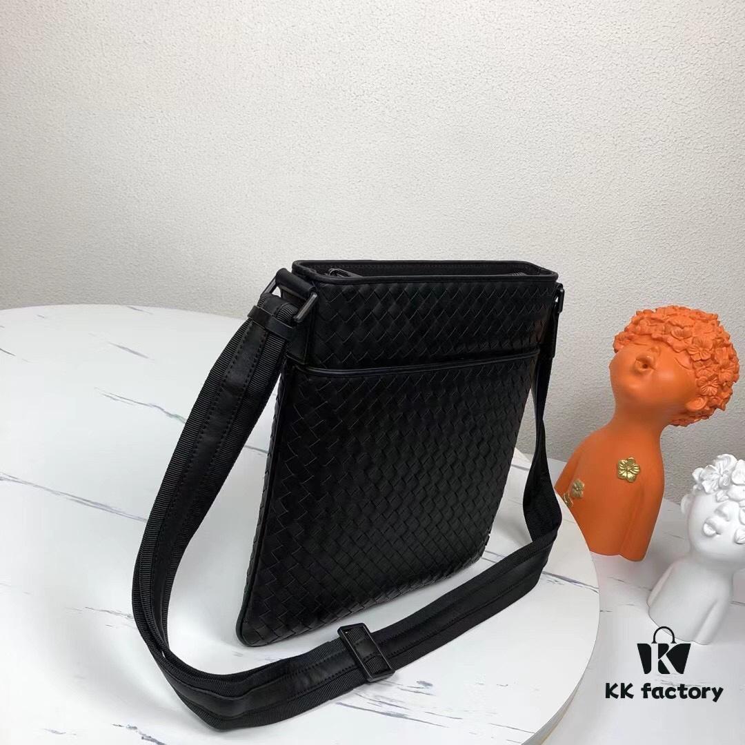 Bv😎 Classic Men's Crossbody Bag, Simple and Stylish Design, Handcrafted with Imported Waxed Cowhide