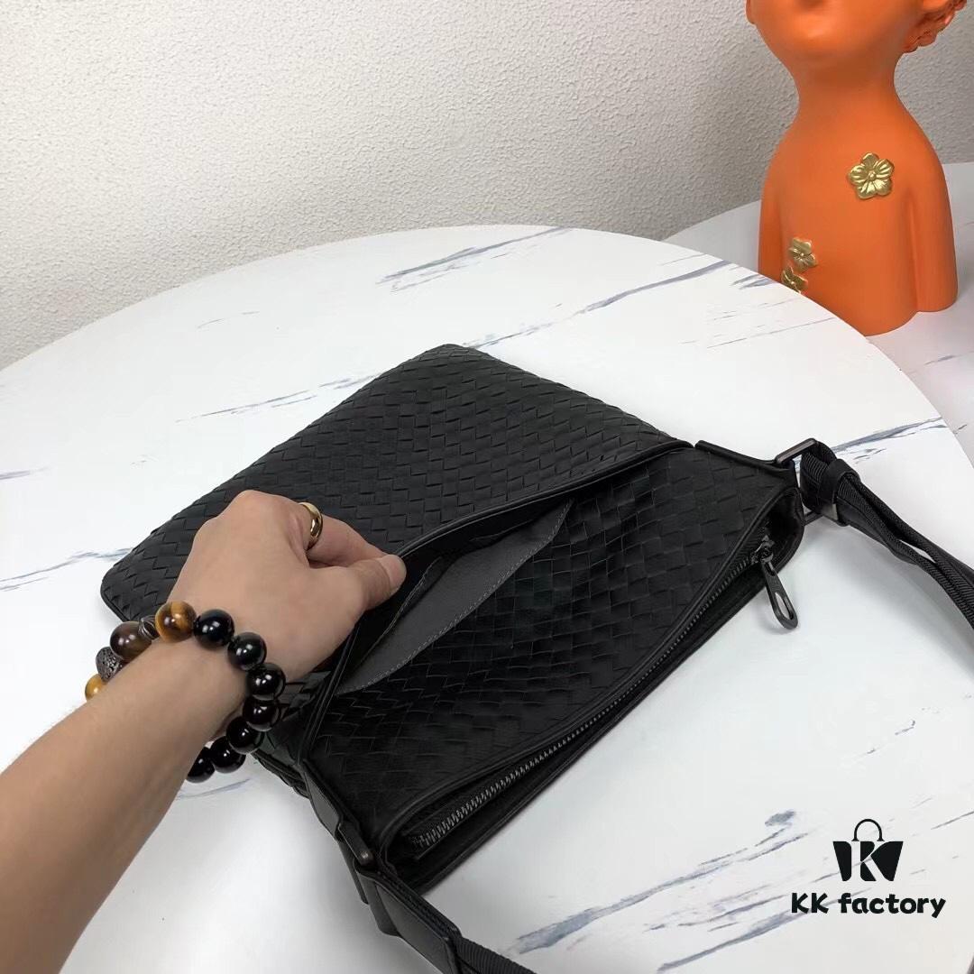 Bv😎 Classic Men's Crossbody Bag, Simple and Stylish Design, Handcrafted with Imported Waxed Cowhide