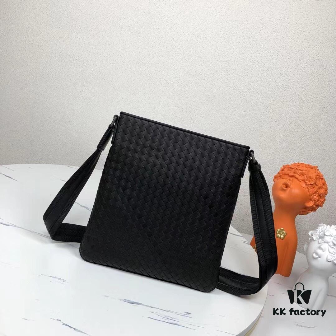 Bv😎 Classic Men's Crossbody Bag, Simple and Stylish Design, Handcrafted with Imported Waxed Cowhide