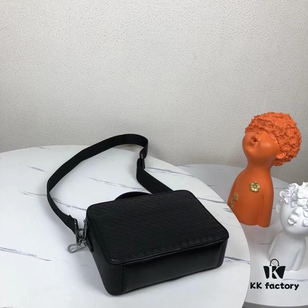 BV - Latest Men's Small Crossbody Bag 😄 Original Quality, Synchronized with Official Website, Made from Top-Grade Waxed Calfskin, Superb Hand Feel, Authentic Store Hardware, Unique Design Style, Perfect in Every Detail, Exquisitely Crafted, Elegant and Sophisticated, High-Quality