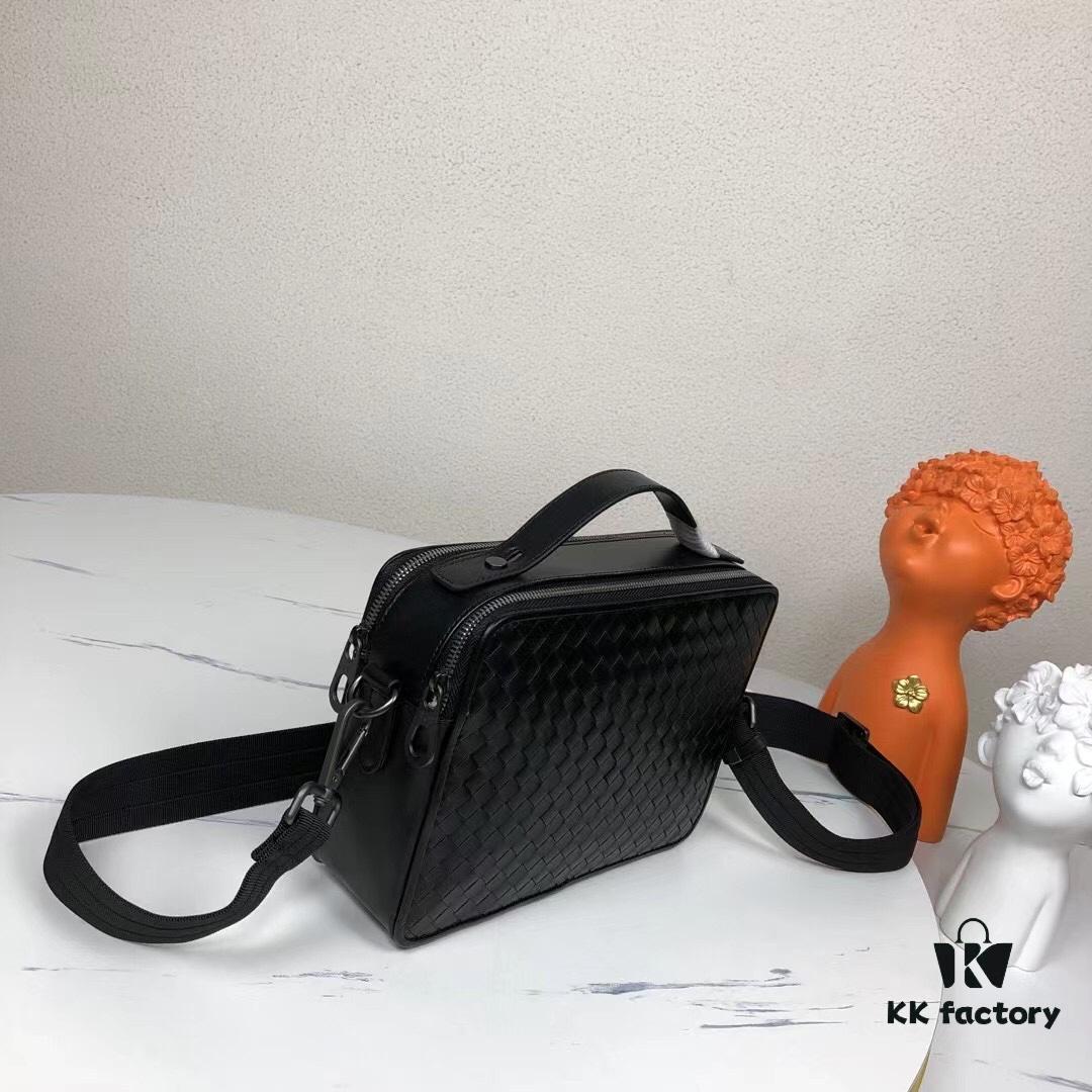 BV - Latest Men's Small Crossbody Bag 😄 Original Quality, Synchronized with Official Website, Made of Top-Grade Waxed Calfskin, Superb Hand Feel, Authentic Store Hardware, Unique Design Style, Perfect in Every Detail, Exquisite Craftsmanship, Elegant and Sophisticated, High Quality 😱 Model: 809-1#, Dimensions: 25-17-8cm