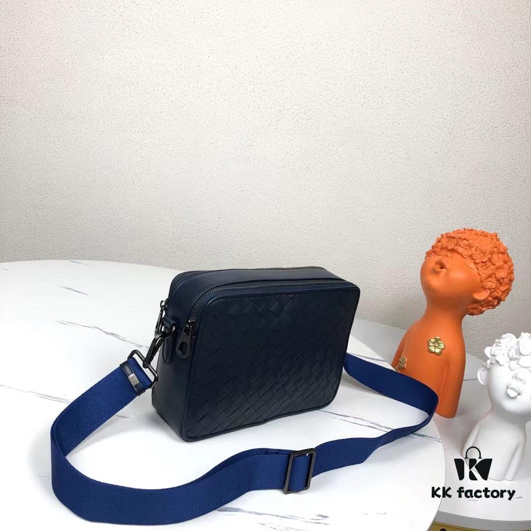 BV - Latest Men's Small Crossbody Bag 😄 Original Quality, Synchronized with Official Website, Made of Top-Grade Waxed Calfskin, Superb Hand Feel, Authentic Store Hardware, Unique Design Style, Perfect in Every Detail, Exquisite Craftsmanship, Elegant and Sophisticated, High-Quality