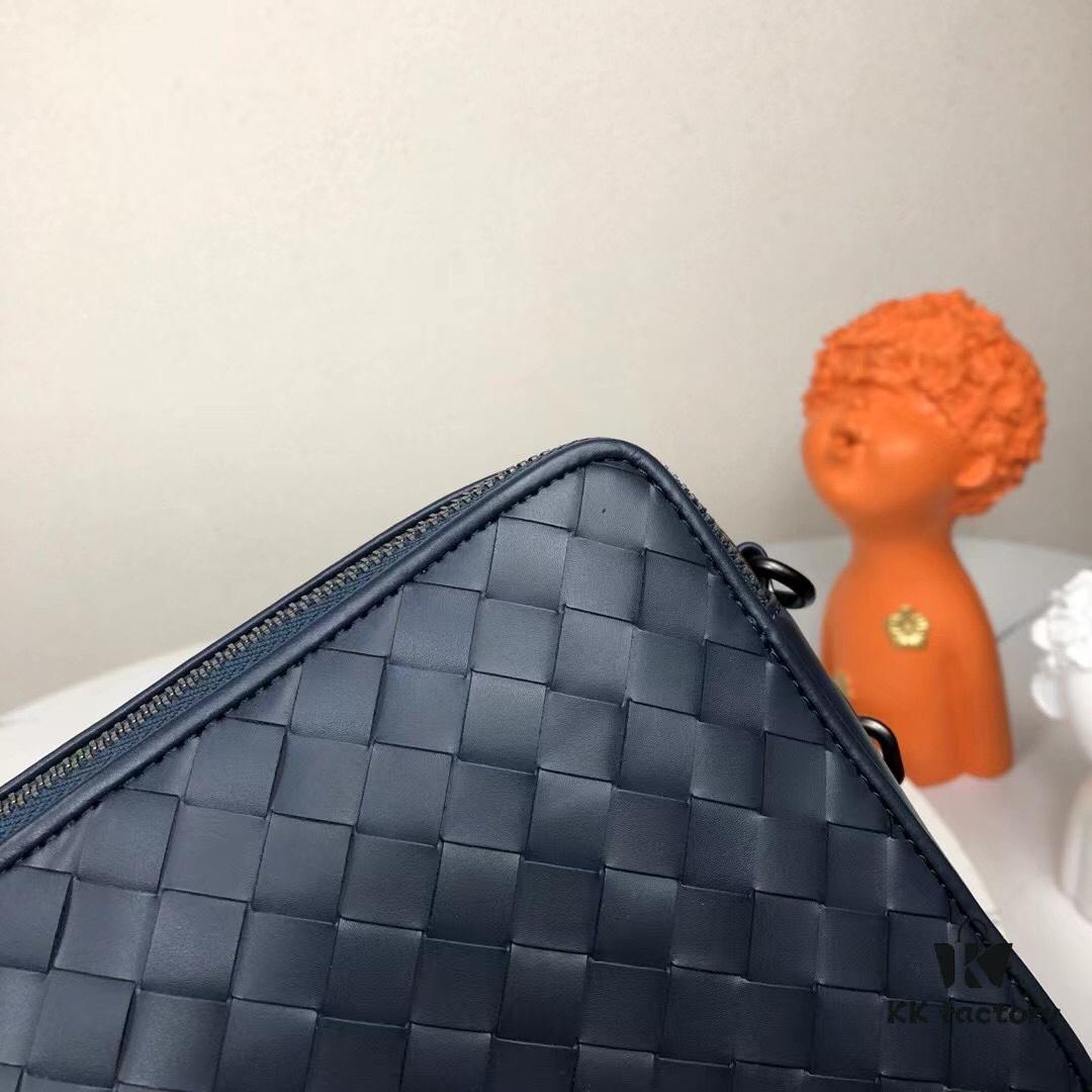 BV - Latest Men's Small Crossbody Bag 😄 Original Quality, Synchronized with Official Website, Made of Top-Grade Waxed Calfskin, Superb Hand Feel, Authentic Store Hardware, Unique Design Style, Perfect in Every Detail, Exquisite Craftsmanship, Elegant and Sophisticated, High-Quality