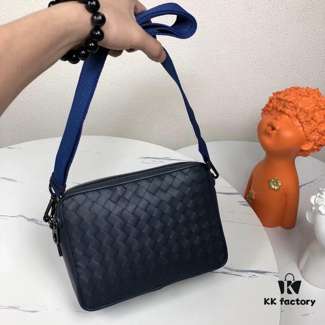 BV - Latest Men's Small Crossbody Bag 😄 Original Quality, Synchronized with Official Website, Made of Top-Grade Waxed Calfskin, Superb Hand Feel, Authentic Store Hardware, Unique Design Style, Perfect in Every Detail, Exquisite Craftsmanship, Elegant and Sophisticated, High-Quality