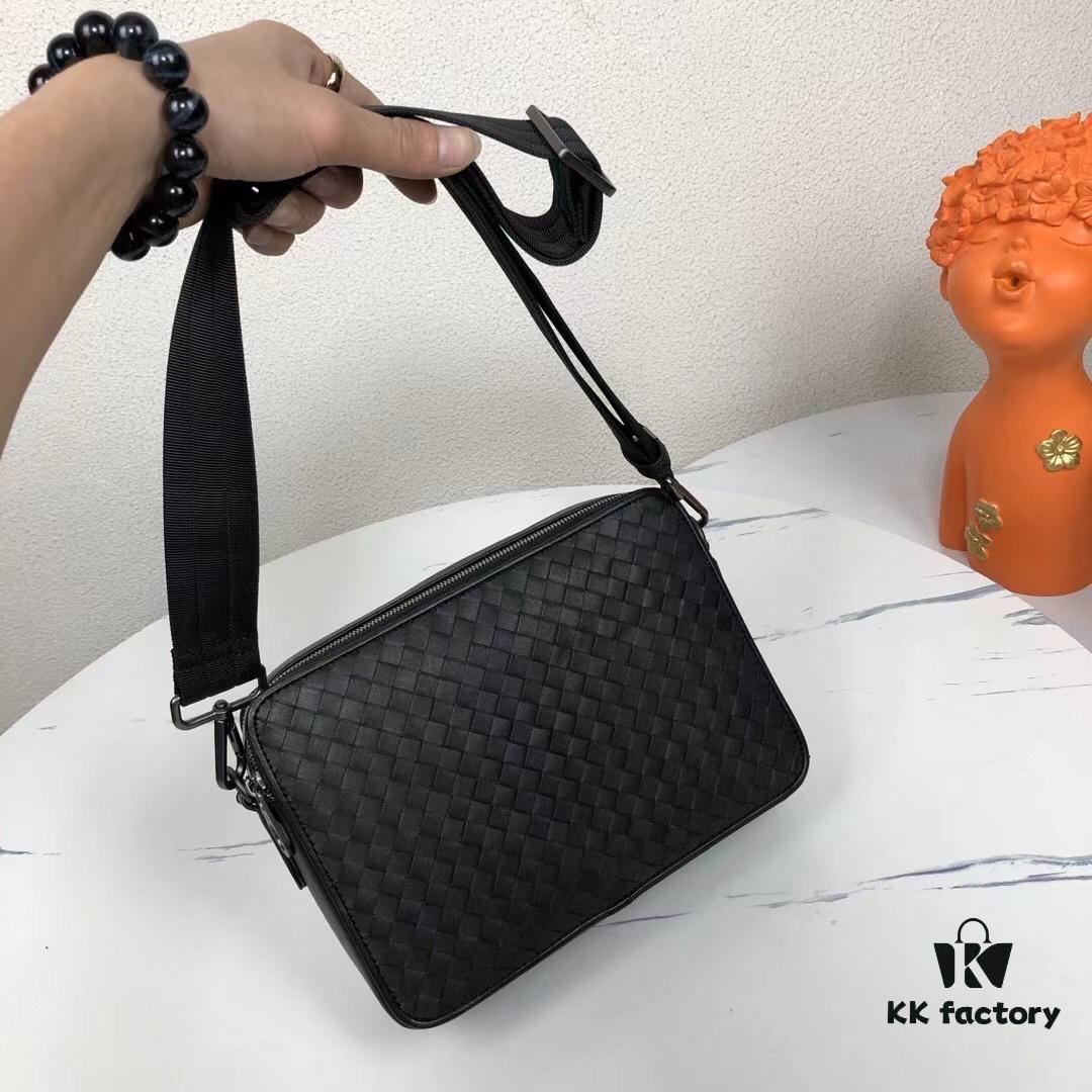 BV - Latest Men's Small Crossbody Bag 😄 Original Quality, Synchronized with Official Website, Made of Top-Grade Waxed Calfskin, Superb Hand Feel, Authentic Hardware, Unique Design Style, Perfect in Every Detail, Exquisitely Crafted, Elegant and Refined, High-Quality