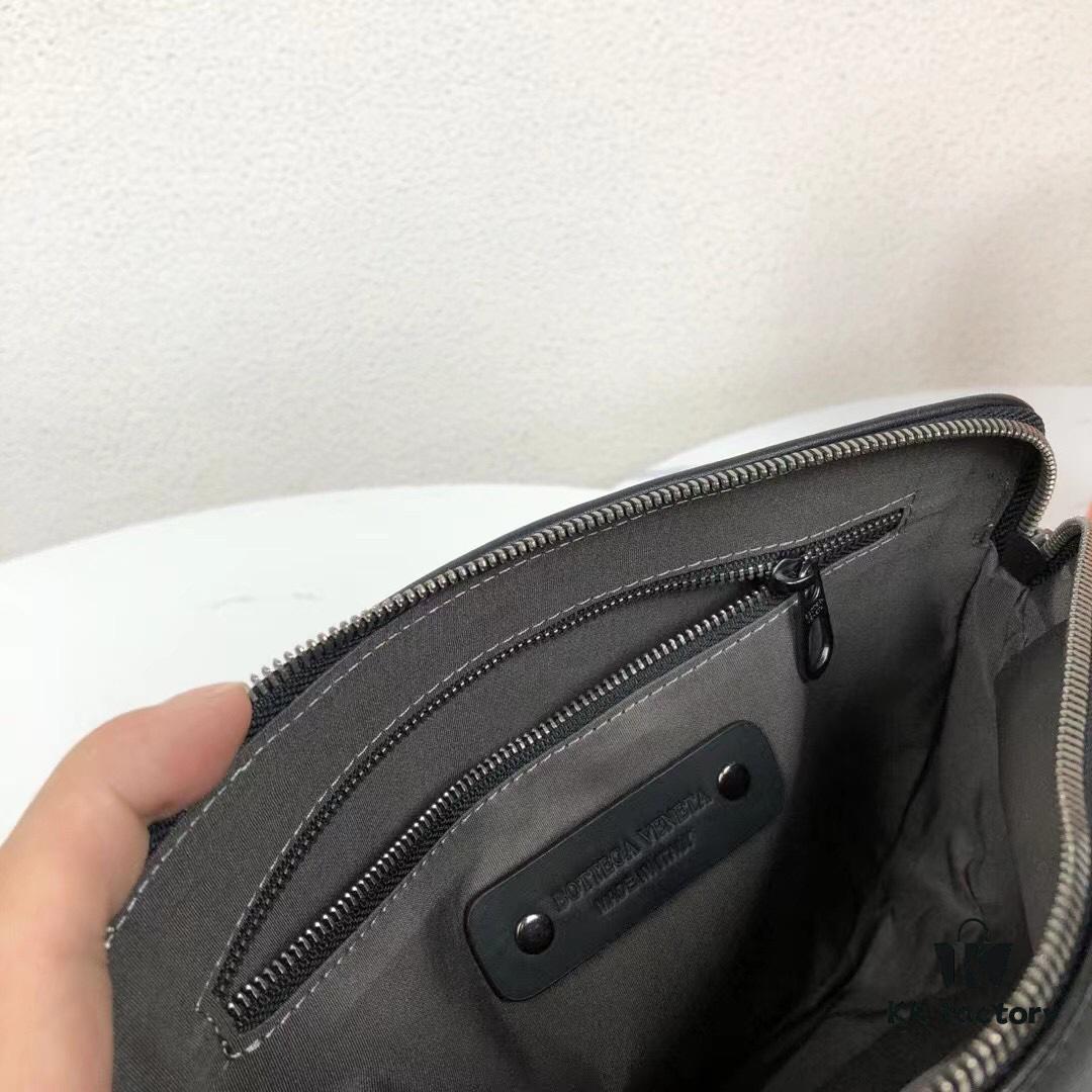 BV - Latest Men's Small Crossbody Bag 😄 Original Quality, Synchronized with Official Website, Made of Top-Grade Waxed Calfskin, Superb Hand Feel, Authentic Hardware, Unique Design Style, Perfect in Every Detail, Exquisitely Crafted, Elegant and Refined, High-Quality