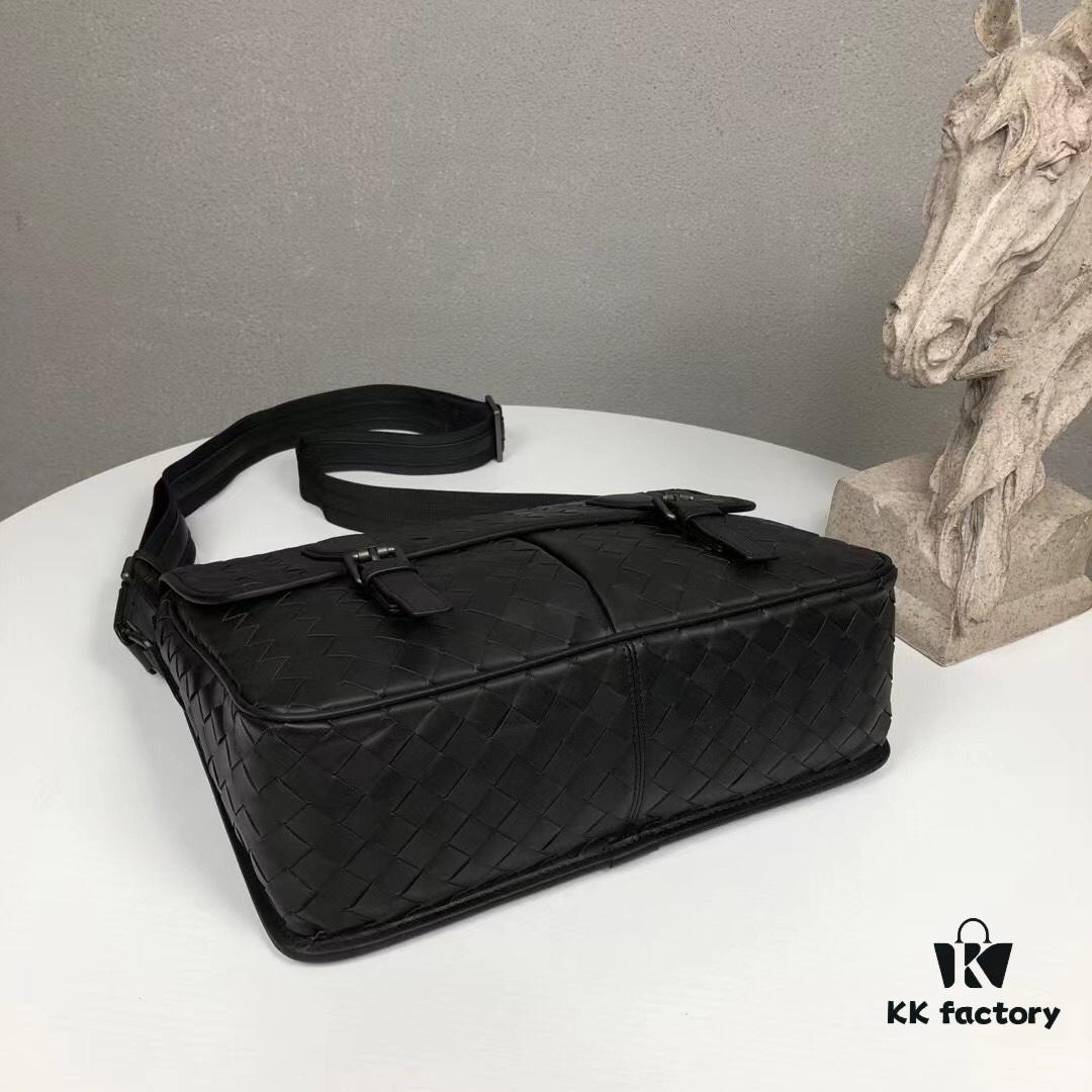 BV Woven Messenger Bag 🌿 New Arrival Bestseller