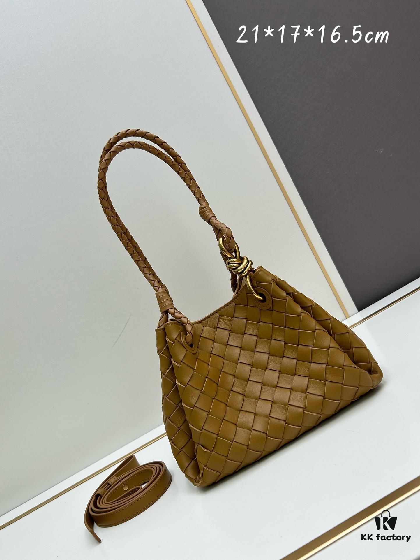 BV's New Arrival! Andiamo Parachute Bag, Inspired by Bottega Veneta's Archive Design, Combines Retro Elements with Modern Style