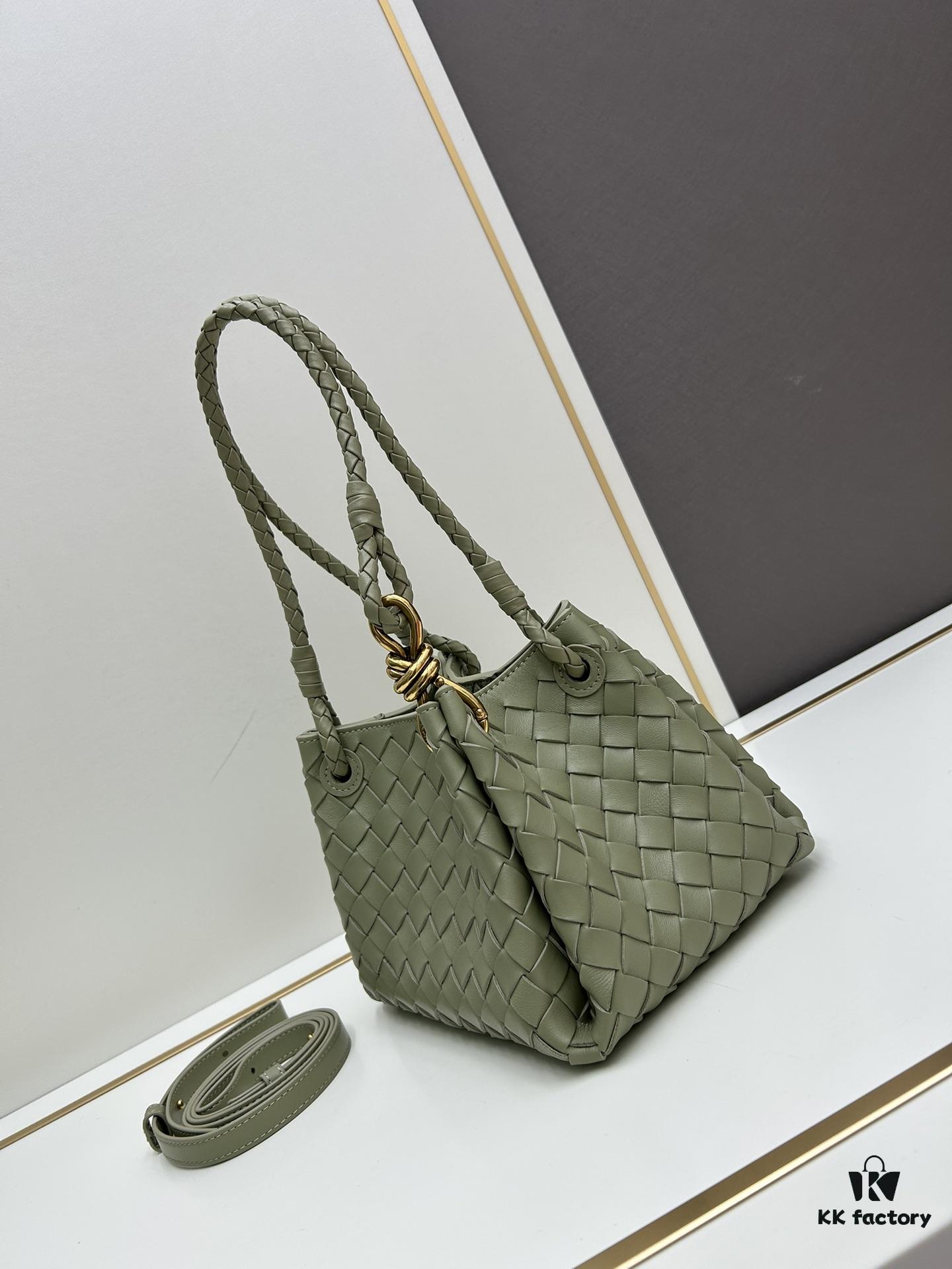 BV's New Arrival! Andiamo Parachute Bag, Inspired by Bottega Veneta's Archive Design, Combines Retro Elements with Modern Style