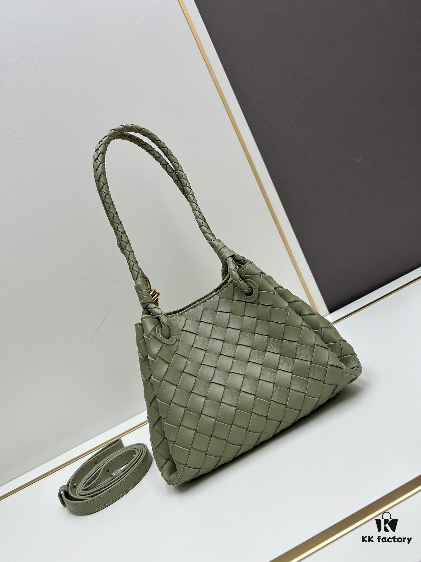 BV's New Arrival! Andiamo Parachute Bag, Inspired by Bottega Veneta's Archive Design, Combines Retro Elements with Modern Style