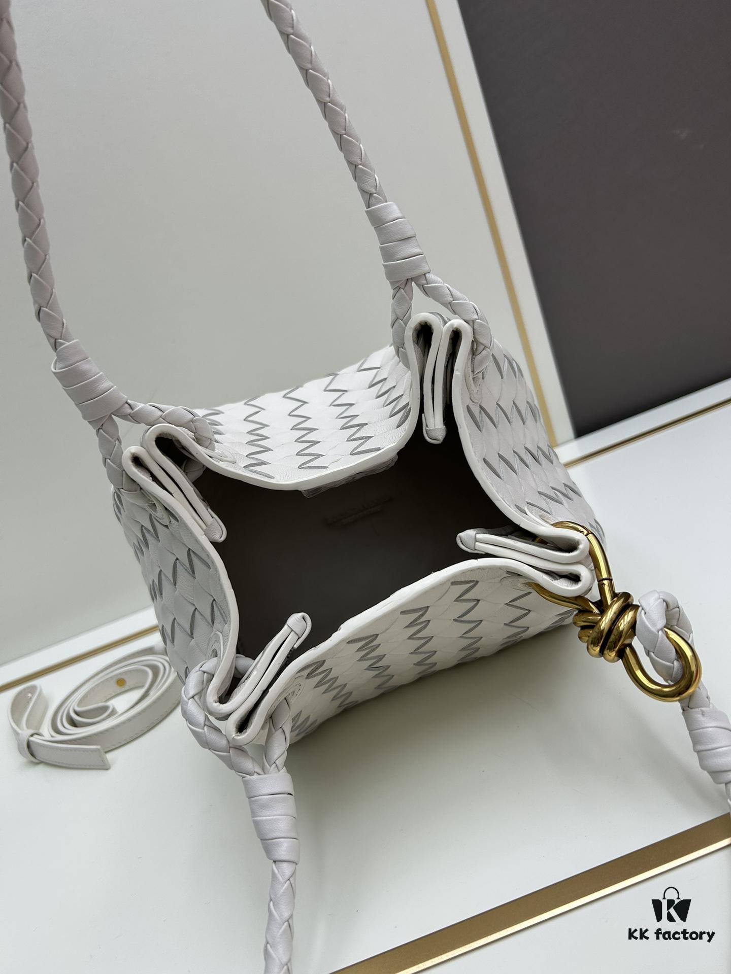 BV's New Arrival! Andiamo Parachute Bag, Inspired by Bottega Veneta's Archive Design, Night in Beijing Celebrity Shu Qi's Same Style