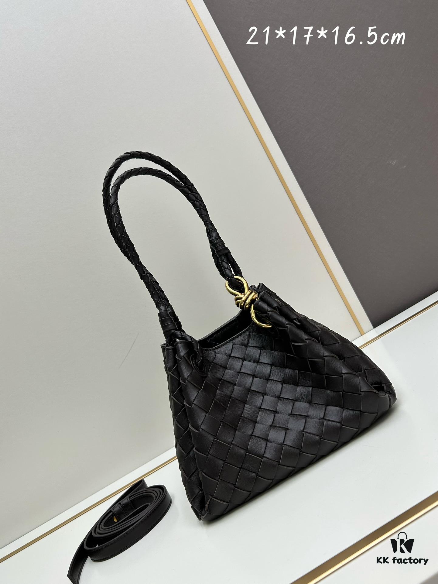 BV's New Arrival! Andiamo Parachute Bag, Inspired by Bottega Veneta's Archive Design, Combines Retro Elements with Modern Style