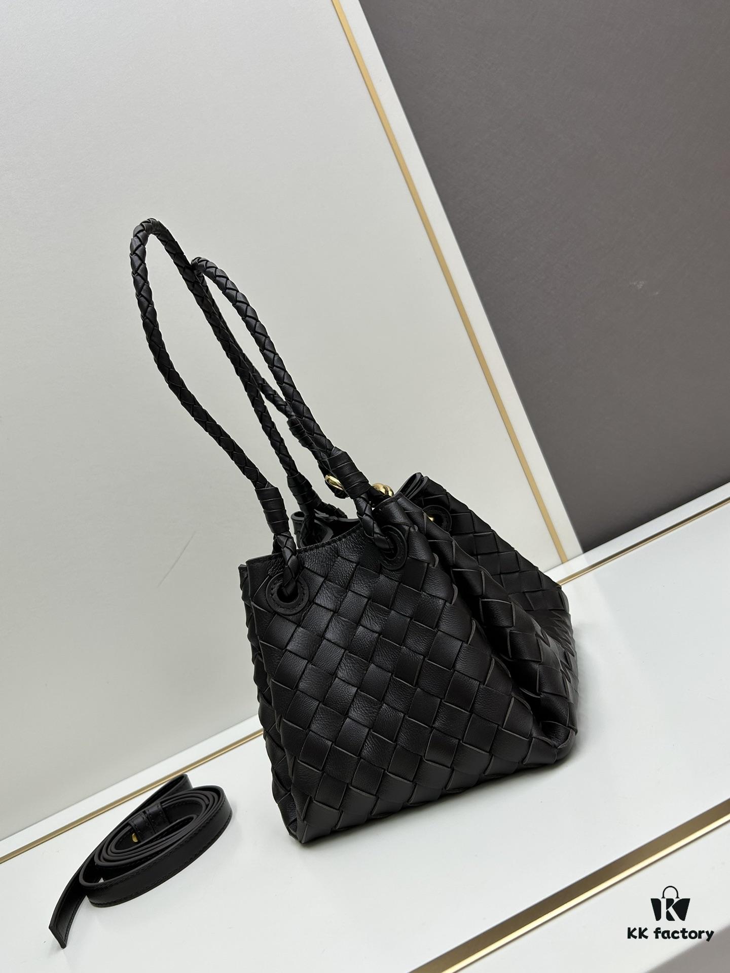 BV's New Arrival! Andiamo Parachute Bag, Inspired by Bottega Veneta's Archive Design, Combines Retro Elements with Modern Style