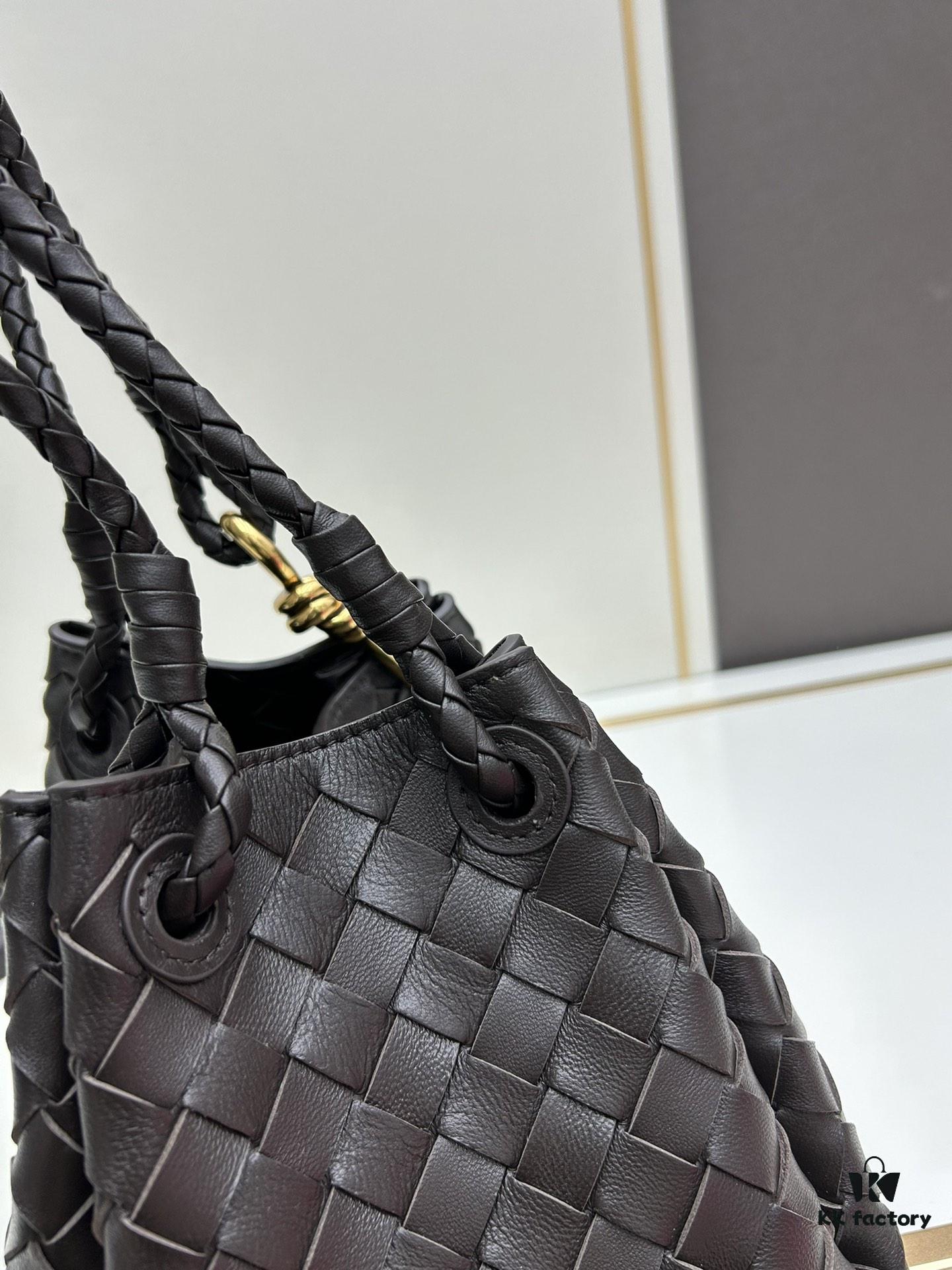 BV's New Arrival! Andiamo Parachute Bag, Inspired by Bottega Veneta's Archive Design, Combines Retro Elements with Modern Style