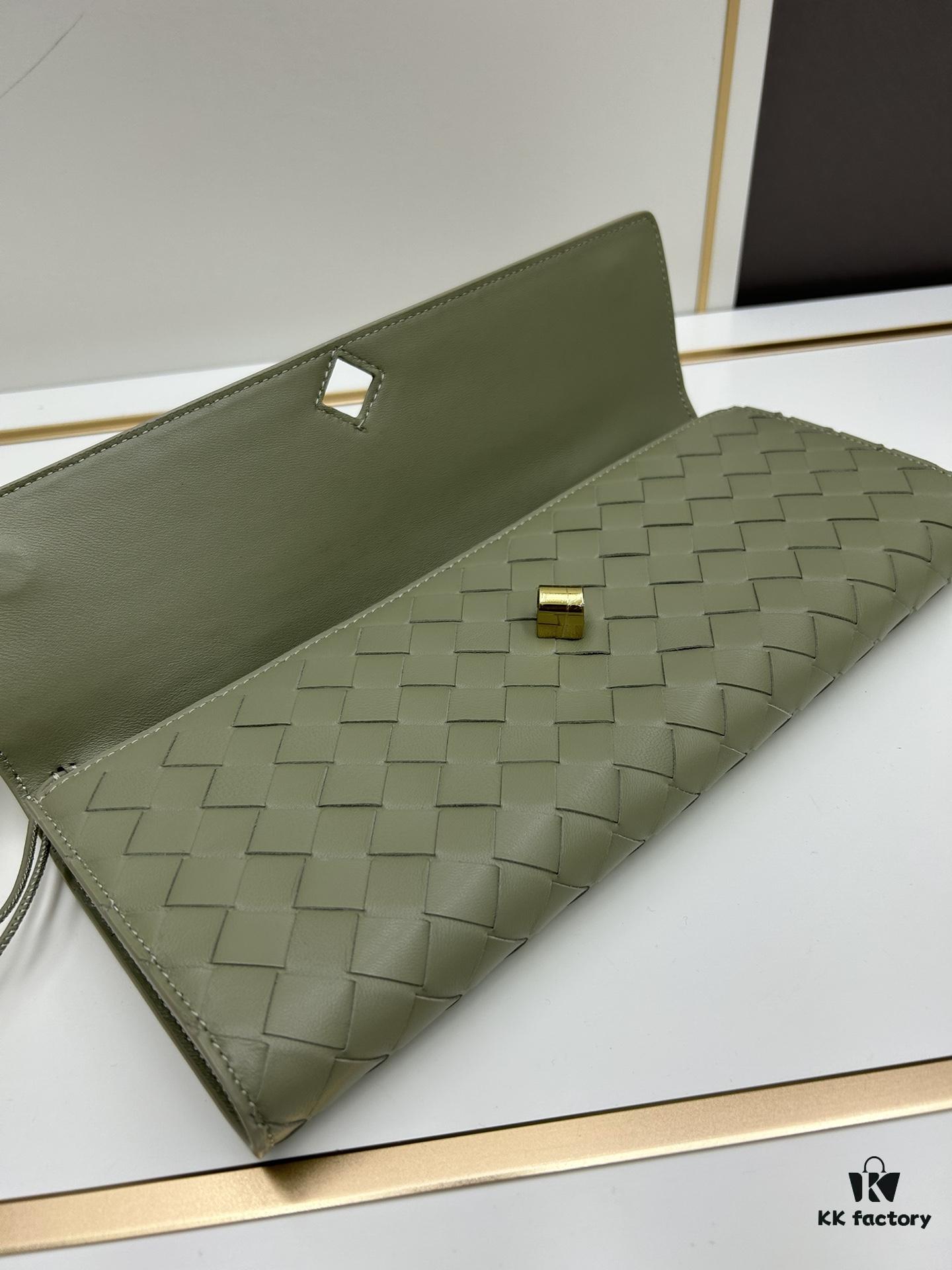 BV Andiamo Evening Clutch, Absolutely Enamored – Stunning Beauty with Strong Presence