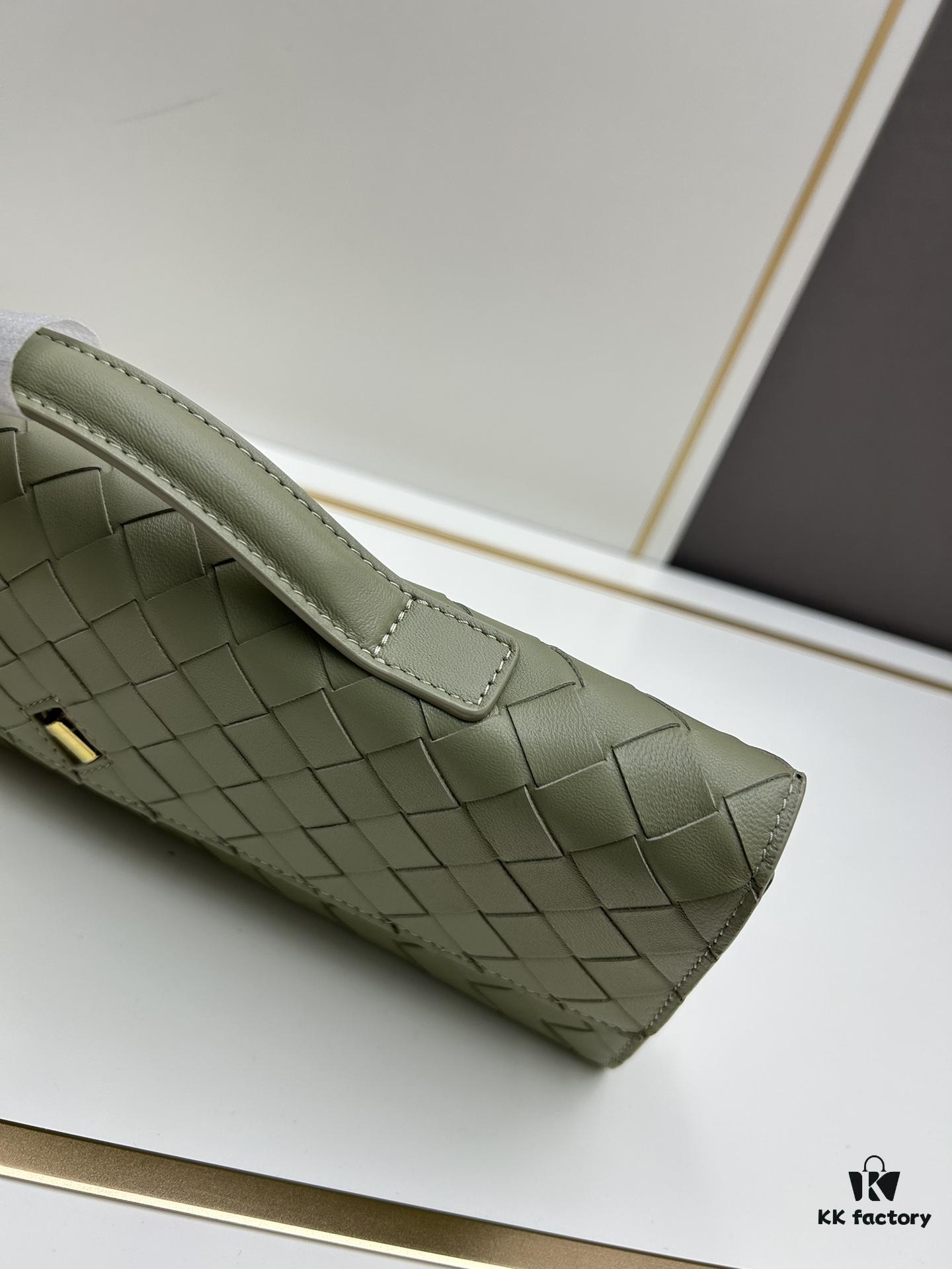 BV Andiamo Evening Clutch, Absolutely Enamored – Stunning Beauty with Strong Presence