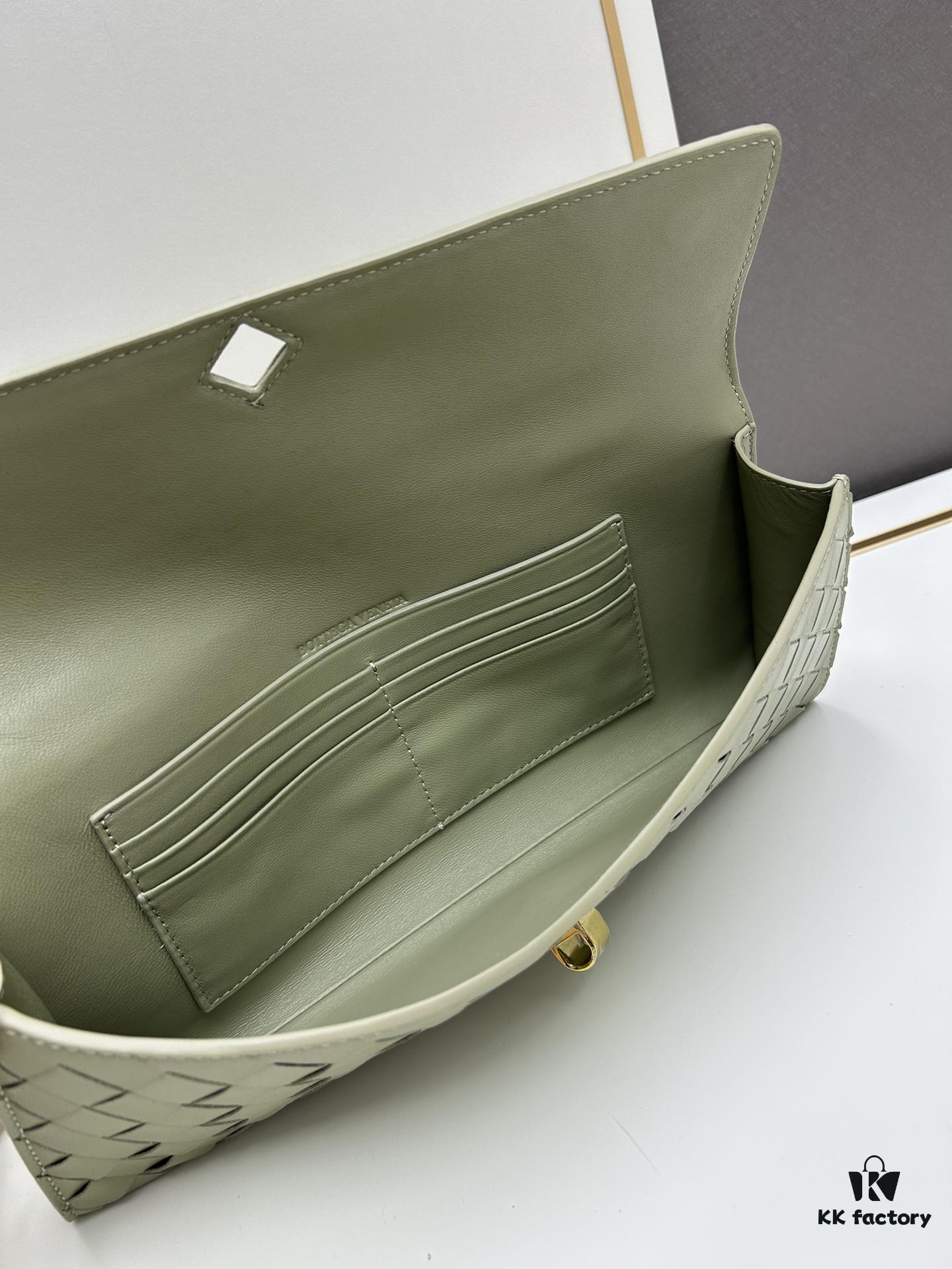 BV Andiamo Evening Clutch, Absolutely Enamored – Stunning Beauty with Strong Presence