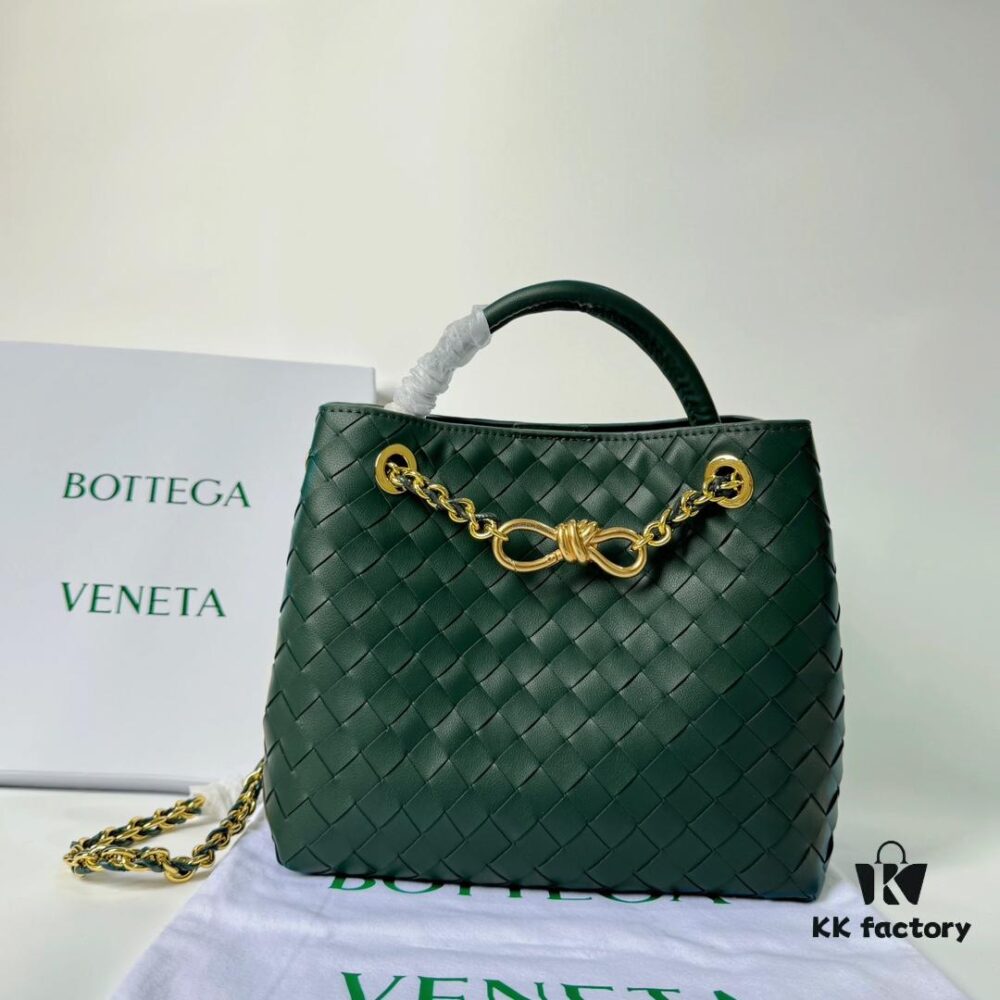 BV | New Arrival Metallic Chain Andiamo Classic Handbag