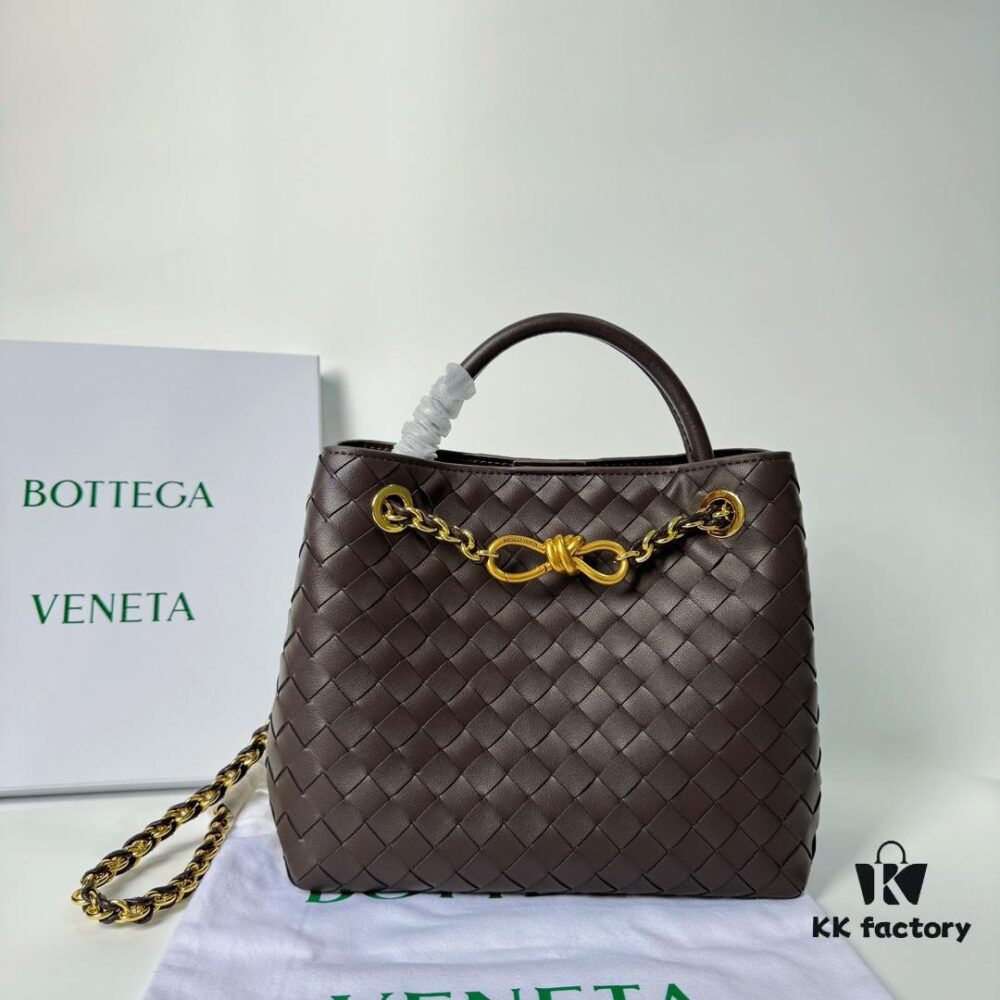 BV | New Arrival Metallic Chain Andiamo Classic Handbag