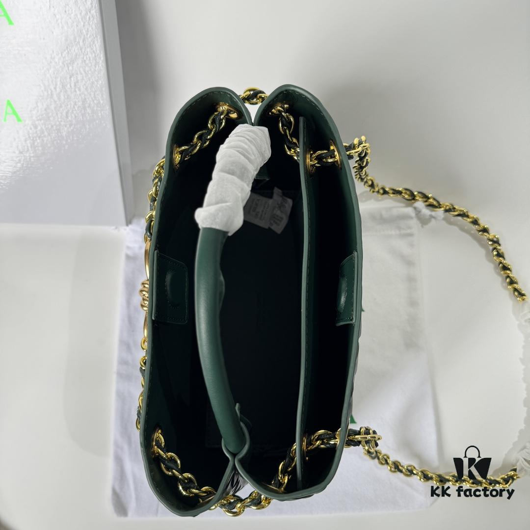 BV | New Arrival Metallic Chain Andiamo Classic Handbag