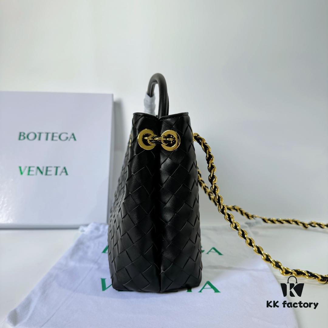 BV | New Arrival Metallic Chain Andiamo Classic Handbag