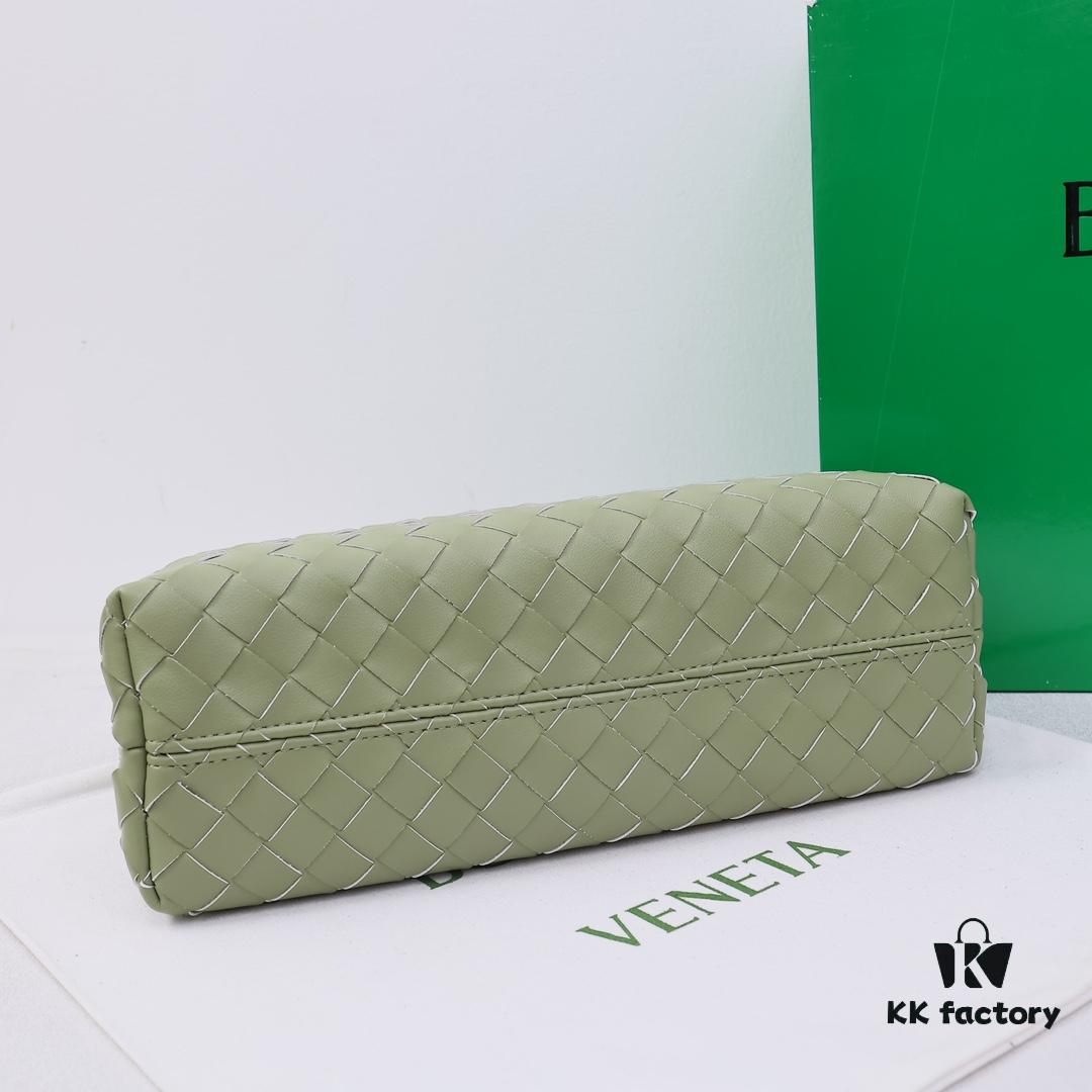 BV Small E/W Andiamo Horizontal Edition S23 Pre-Fall Andiamo Design Woven Style Silhouette Dynamic Craftsmanship Horizontal Layout Exudes Refinement Unique Style More Suitable for Underarm Carry Perfect for Both Casual and Commuter Use