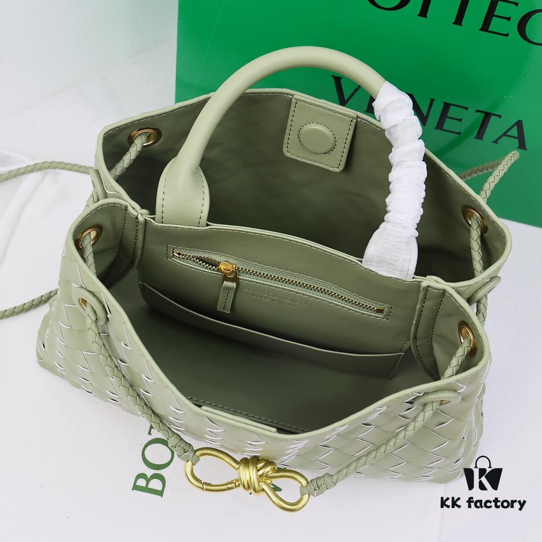 BV Small E/W Andiamo Horizontal Edition S23 Pre-Fall Andiamo Design Woven Style Silhouette Dynamic Craftsmanship Horizontal Layout Exudes Refinement Unique Style More Suitable for Underarm Carry Perfect for Both Casual and Commuter Use