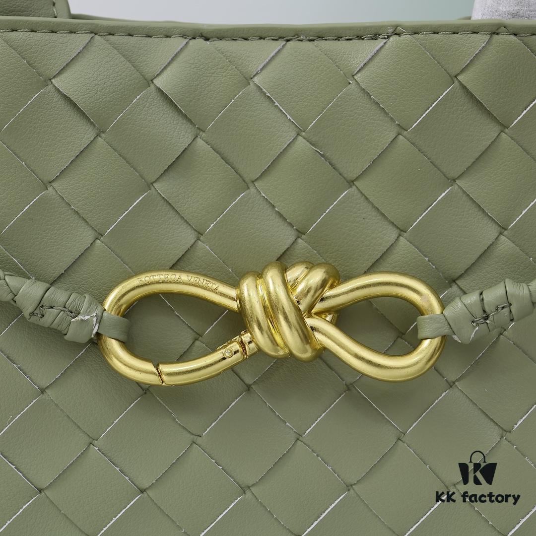 BV Small E/W Andiamo Horizontal Edition S23 Pre-Fall Andiamo Design Woven Style Silhouette Dynamic Craftsmanship Horizontal Layout Exudes Refinement Unique Style More Suitable for Underarm Carry Perfect for Both Casual and Commuter Use