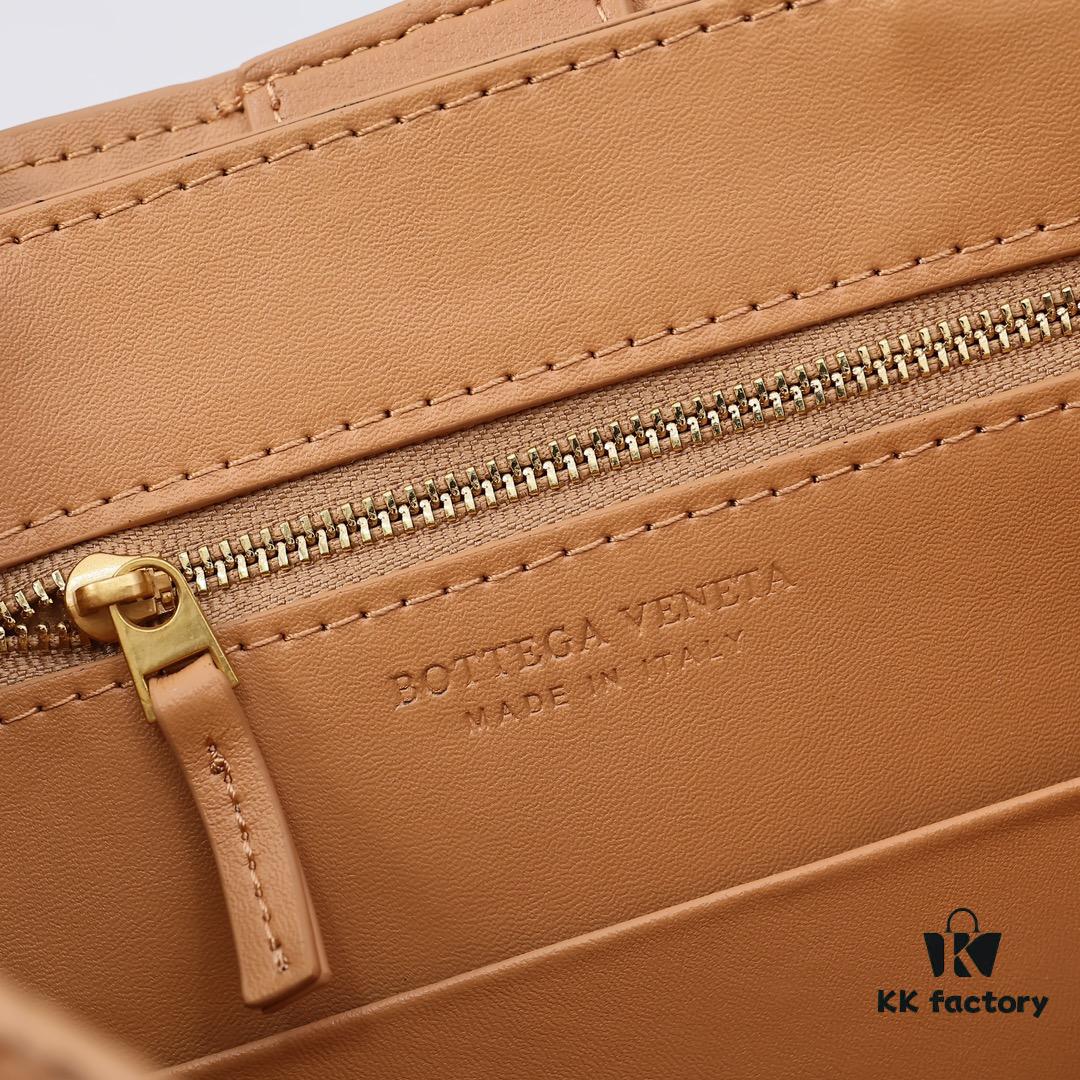 BV | Small E/W Andiamo Horizontal Design S23 Pre-Fall Woven Style Bag