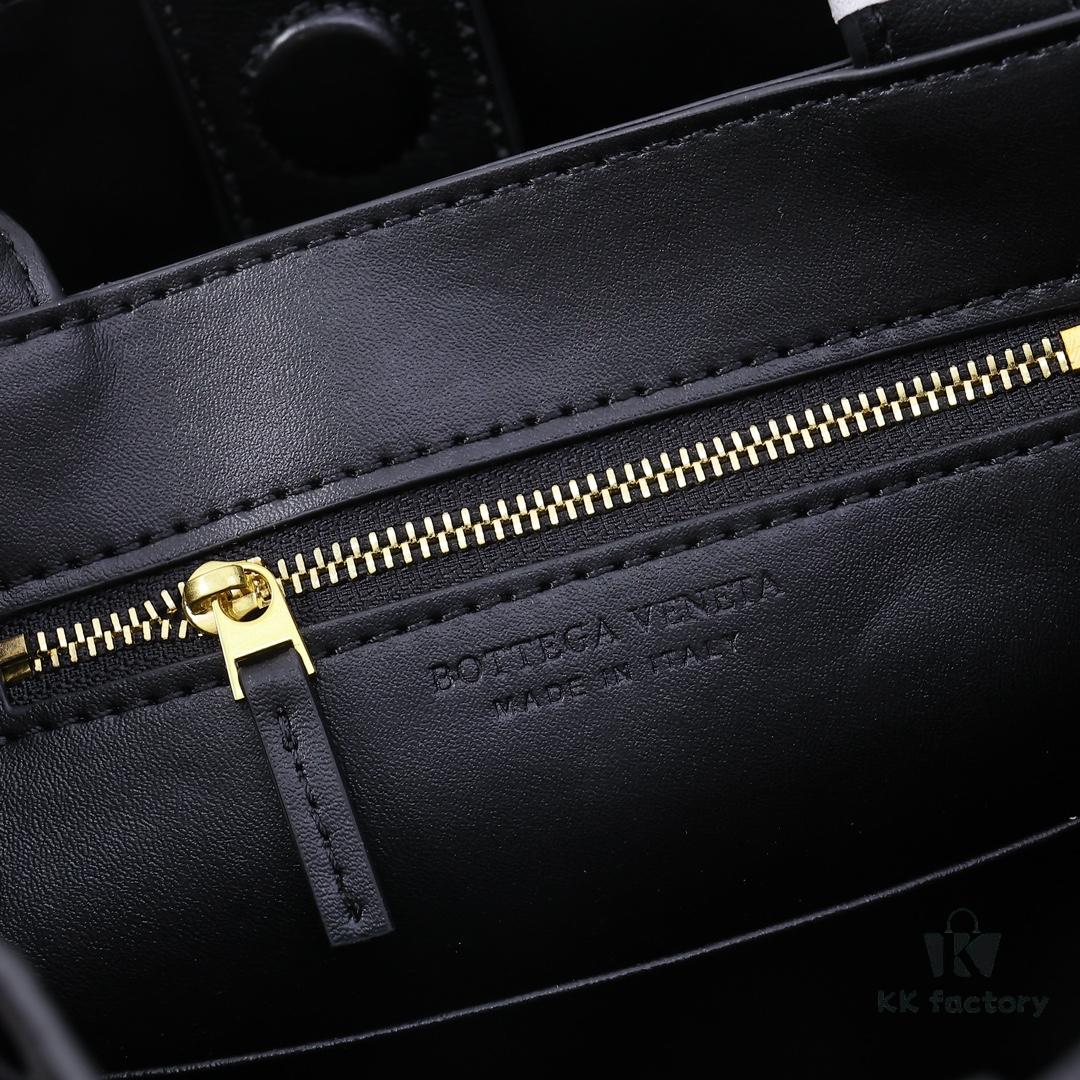 BV | Small E/W Andiamo Horizontal Edition S23 Pre-Fall Andiamo Design Woven Style Silhouette Dynamic Craftsmanship Horizontal Edition with Refined Touch Unique Style More Suitable for Underarm Carry, Casual and Commuting Versatile