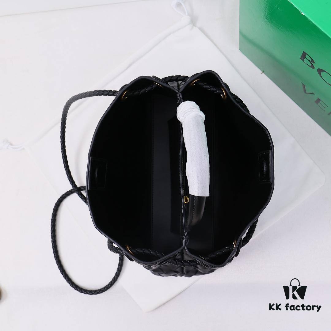 BV | Small E/W Andiamo Horizontal Edition S23 Pre-Fall Andiamo Design Woven Style Silhouette Dynamic Craftsmanship Horizontal Edition with Refined Touch Unique Style More Suitable for Underarm Carry, Casual and Commuting Versatile