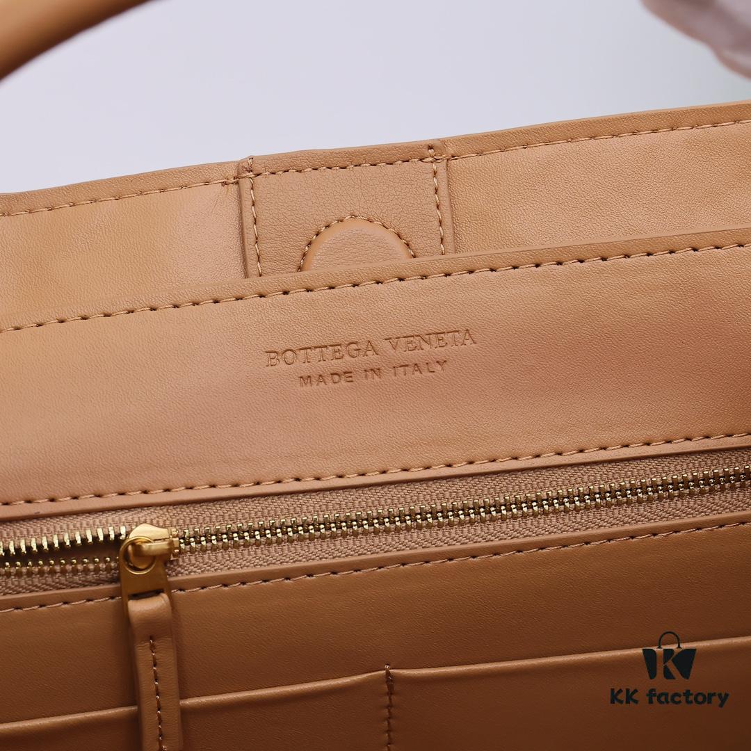 BV | 23 NEW Andiamo Large Bag