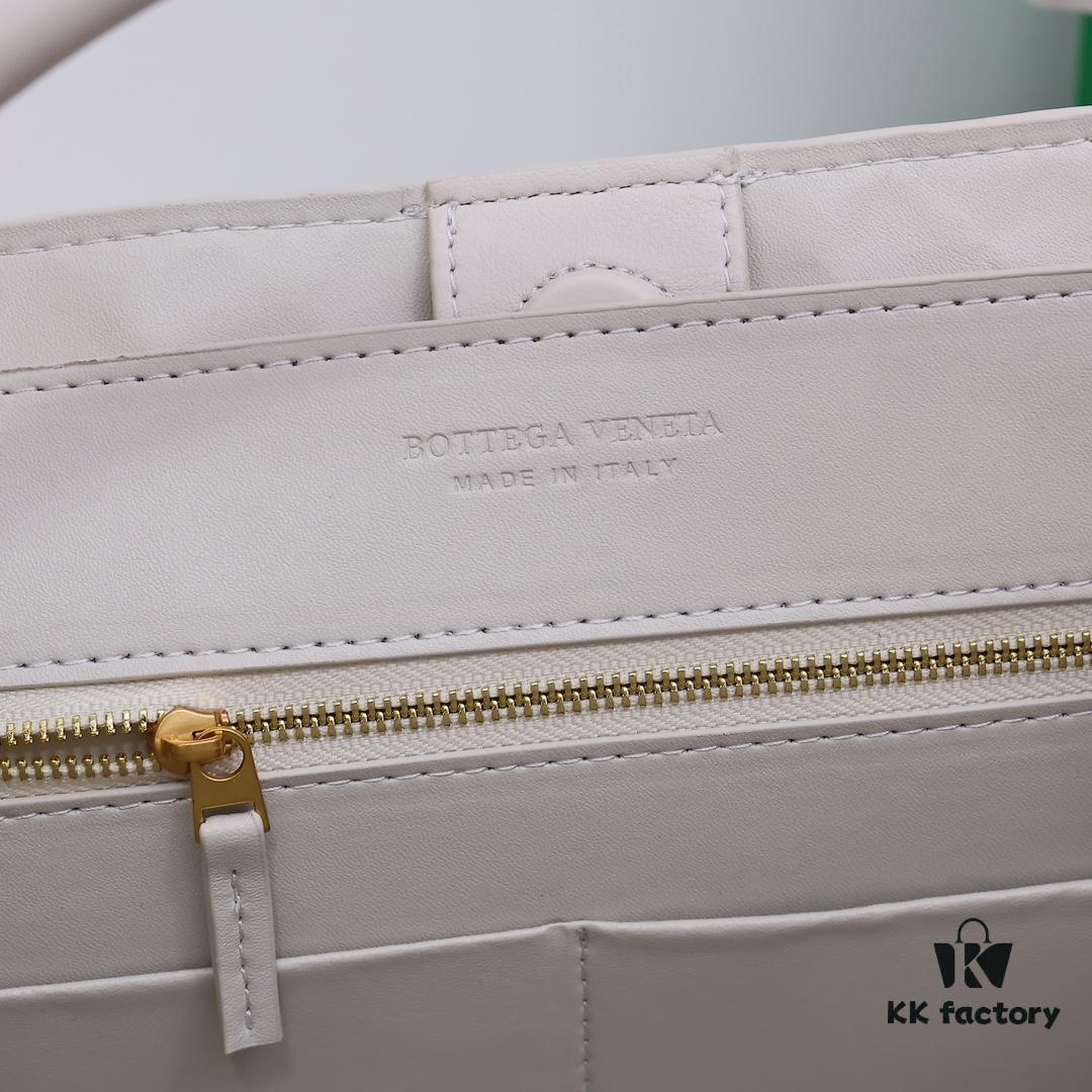 BV | 23 NEW Andiamo Large Bag