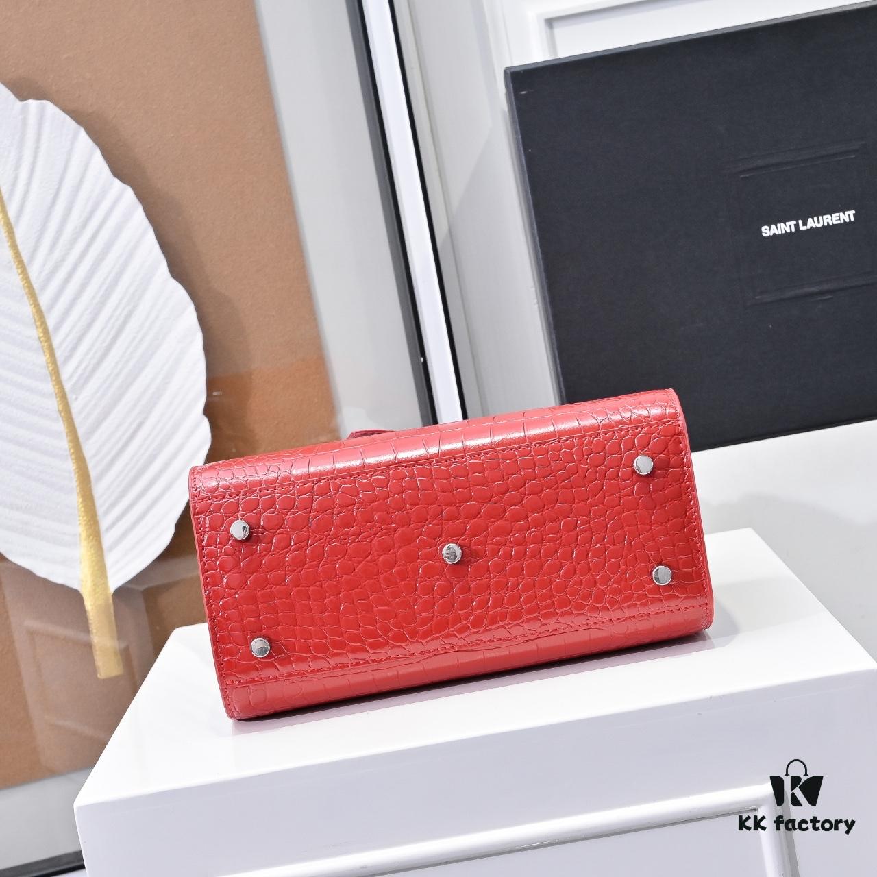 New Arrival Smooth Weave Rose-Inspired Street Style Bag | YSL's Muse Favorite