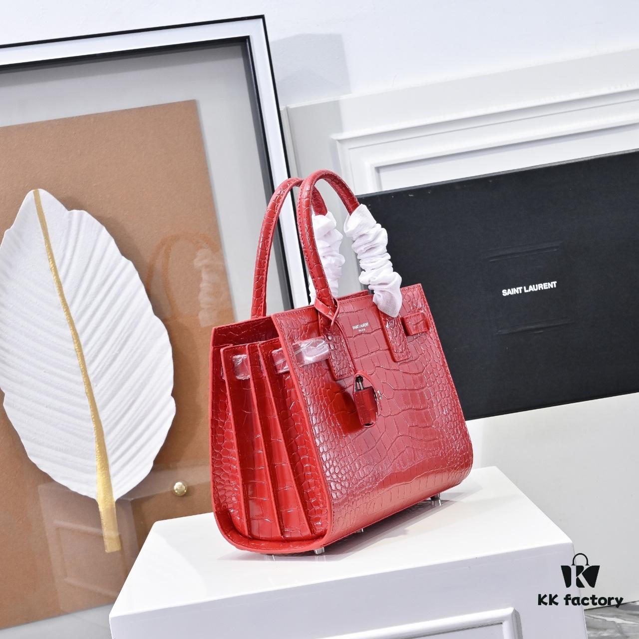 New Arrival Smooth Weave Rose-Inspired Street Style Bag | YSL's Muse Favorite