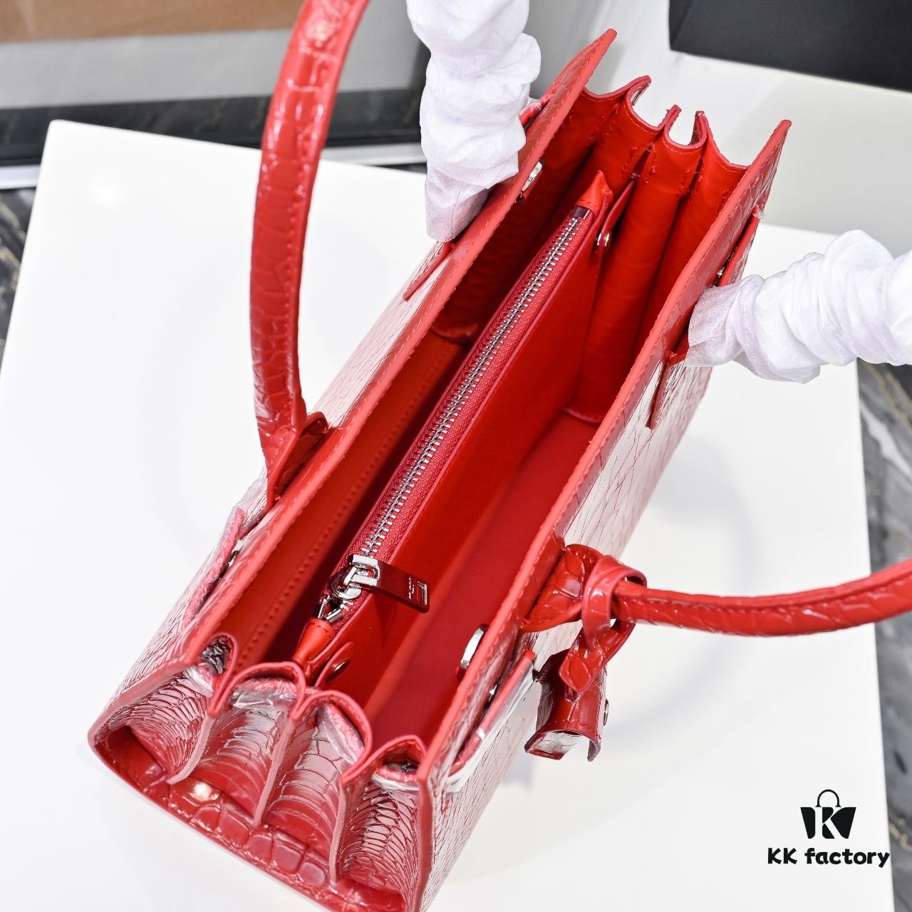 New Arrival Smooth Weave Rose-Inspired Street Style Bag | YSL's Muse Favorite