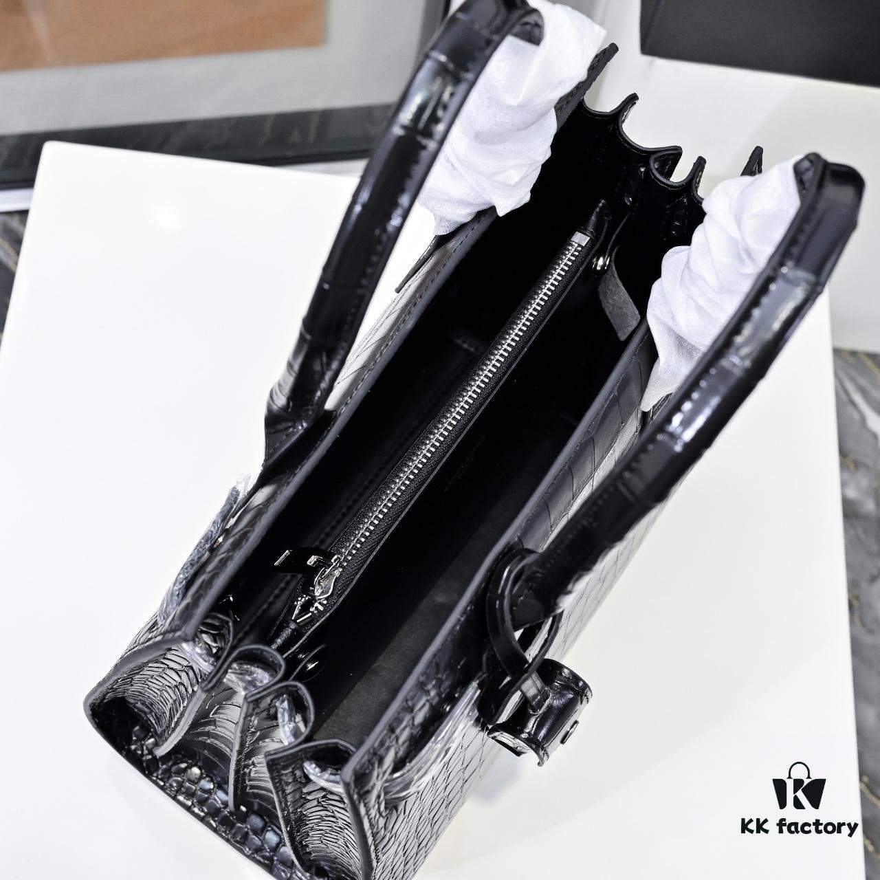 New Arrival Smooth Weave Rose-Inspired Street Style Bag | YSL's Muse Favorite